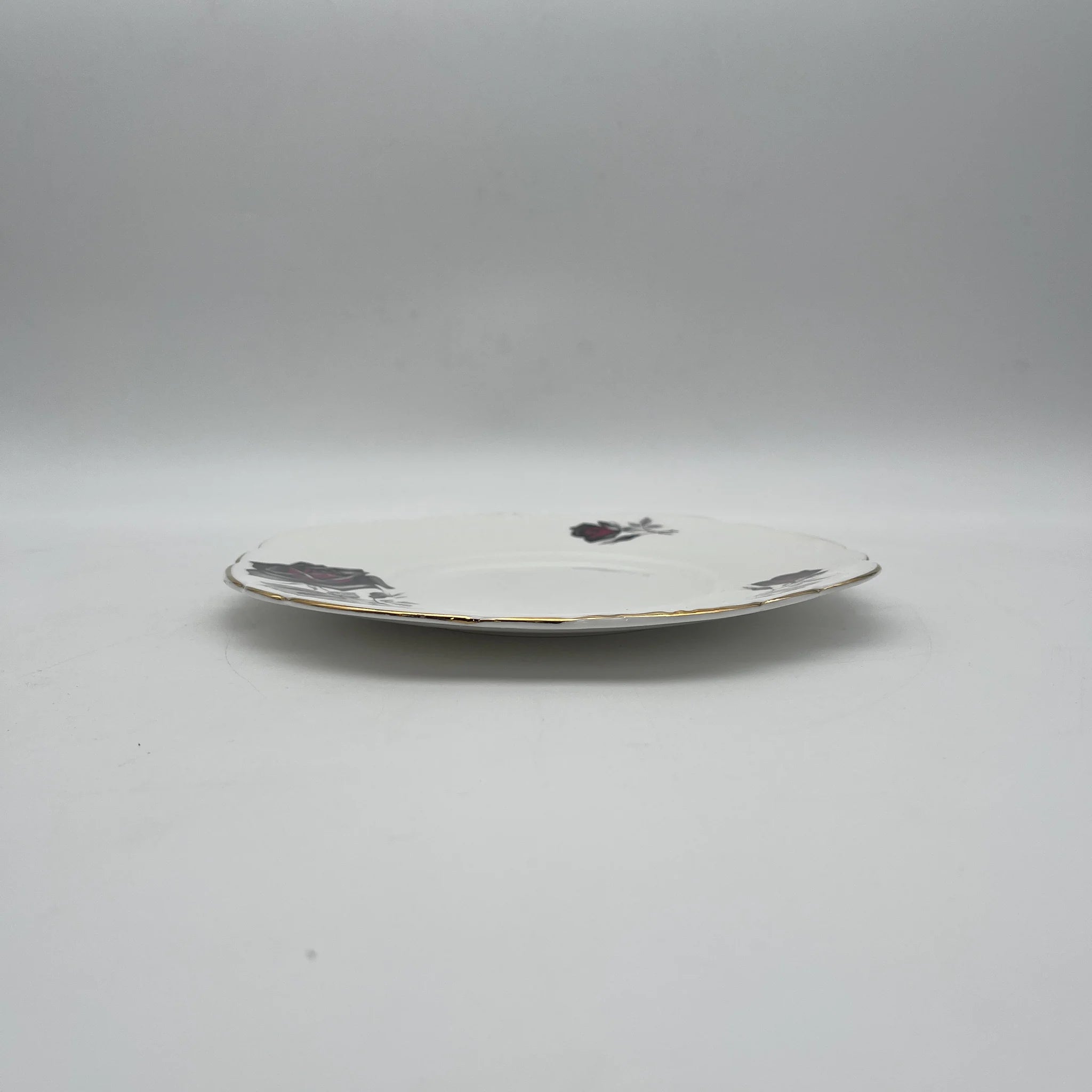 【复古】甜点盘(中盘)/ Taylor&Kent / Elizabethan /估计20c中期/ Bone China /英国/玫瑰,浮雕