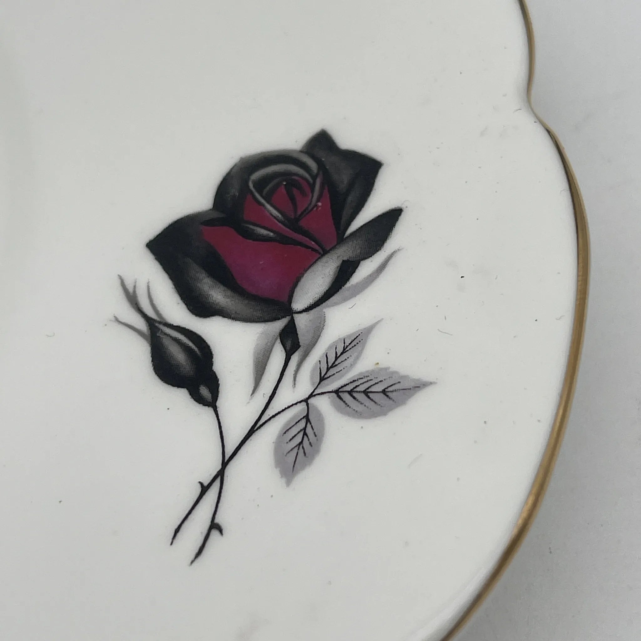 【复古】甜点盘(中盘)/ Taylor&Kent / Elizabethan /估计20c中期/ Bone China /英国/玫瑰,浮雕