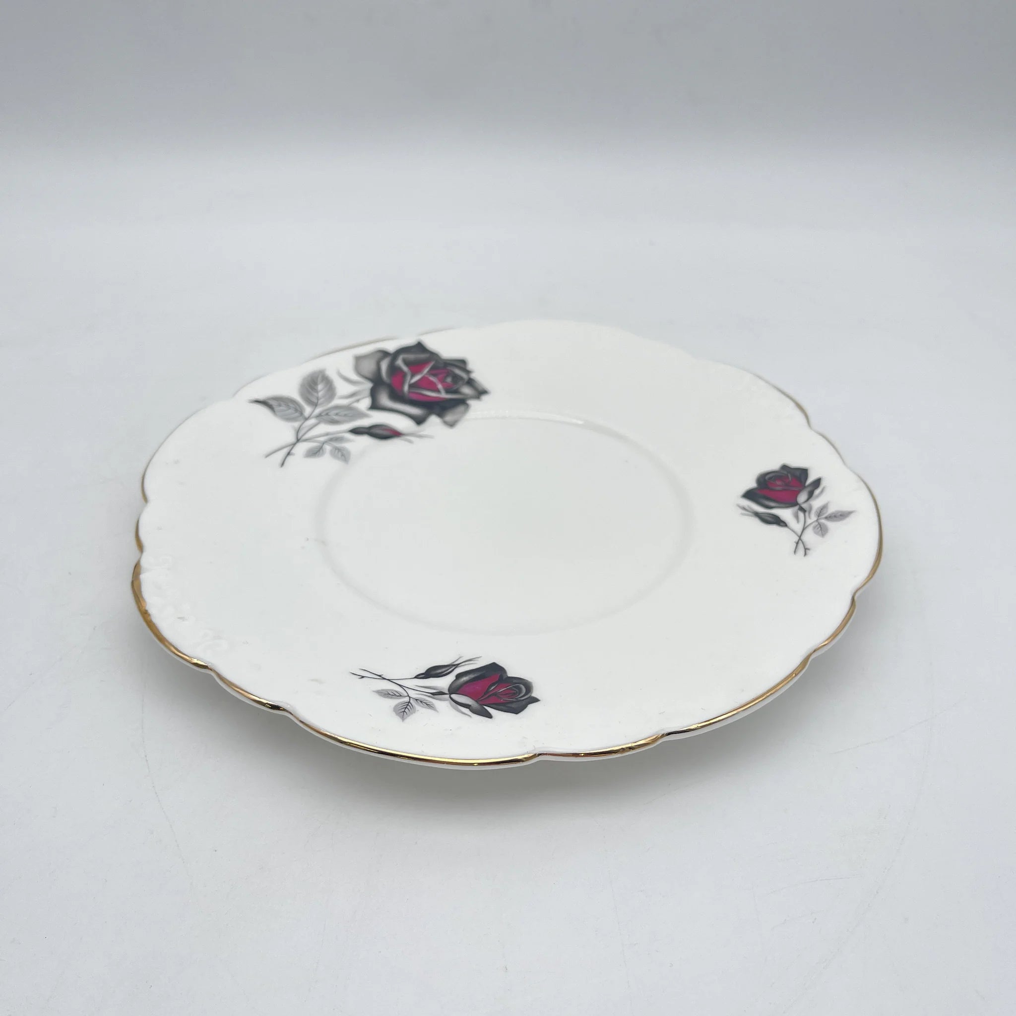 【复古】甜点盘(中盘)/ Taylor&Kent / Elizabethan /估计20c中期/ Bone China /英国/玫瑰,浮雕