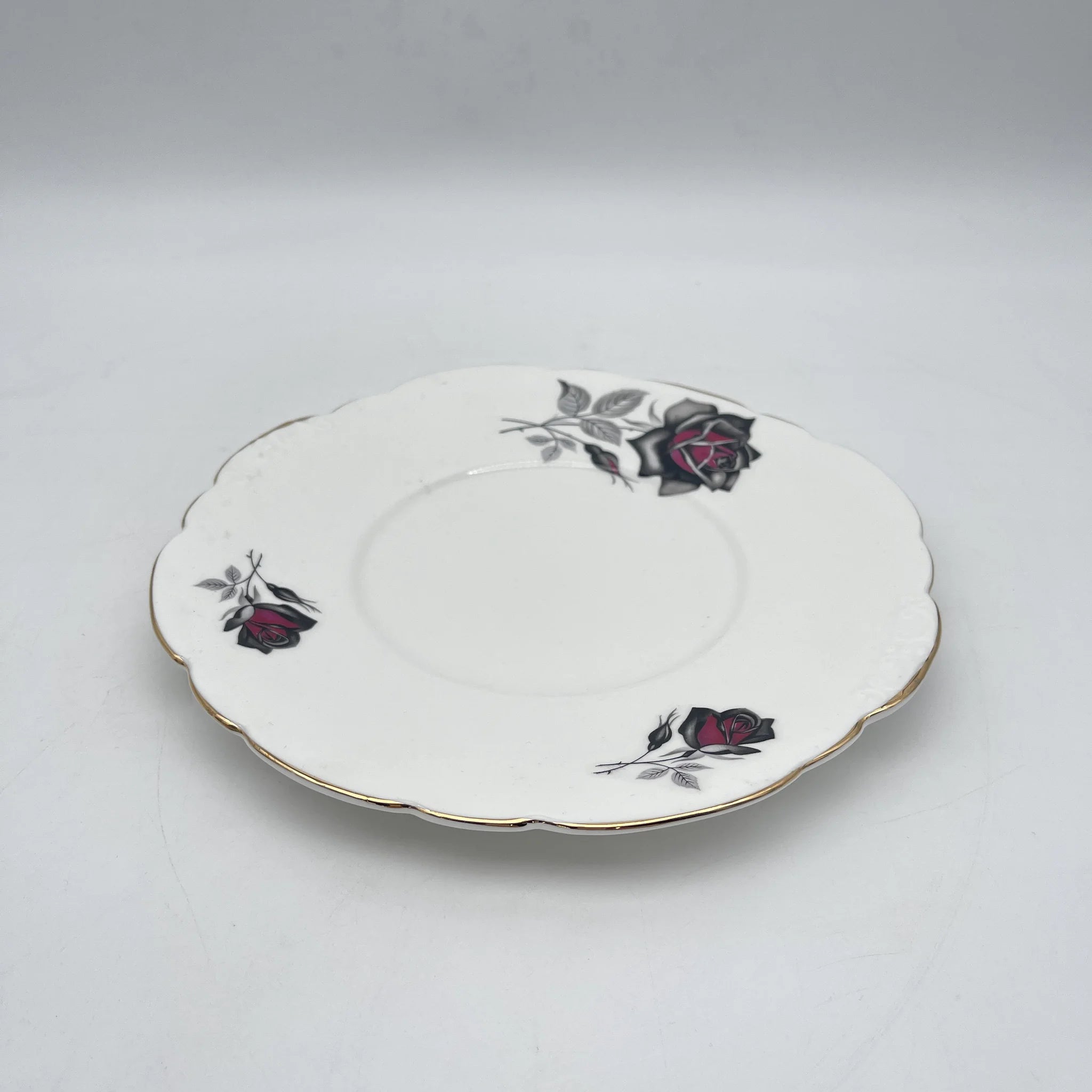 【复古】甜点盘(中盘)/ Taylor&Kent / Elizabethan /估计20c中期/ Bone China /英国/玫瑰,浮雕
