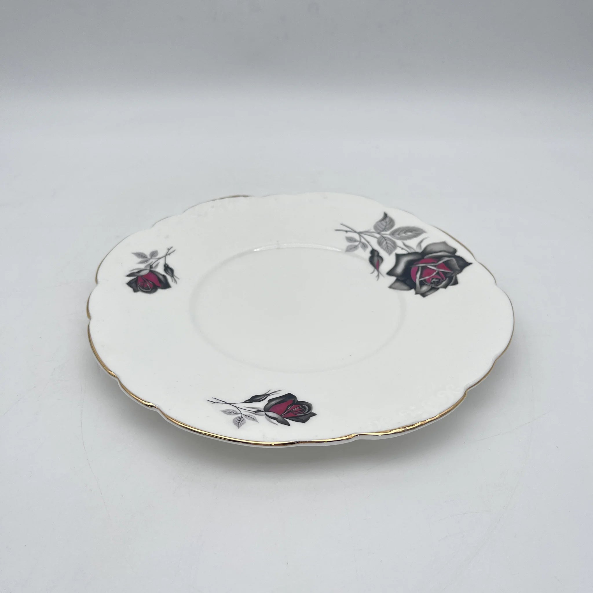 【复古】甜点盘(中盘)/ Taylor&Kent / Elizabethan /估计20c中期/ Bone China /英国/玫瑰,浮雕