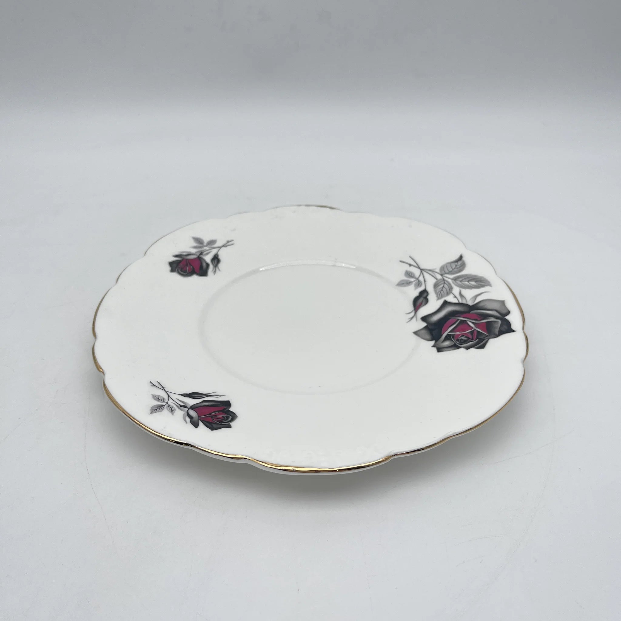【复古】甜点盘(中盘)/ Taylor&Kent / Elizabethan /估计20c中期/ Bone China /英国/玫瑰,浮雕