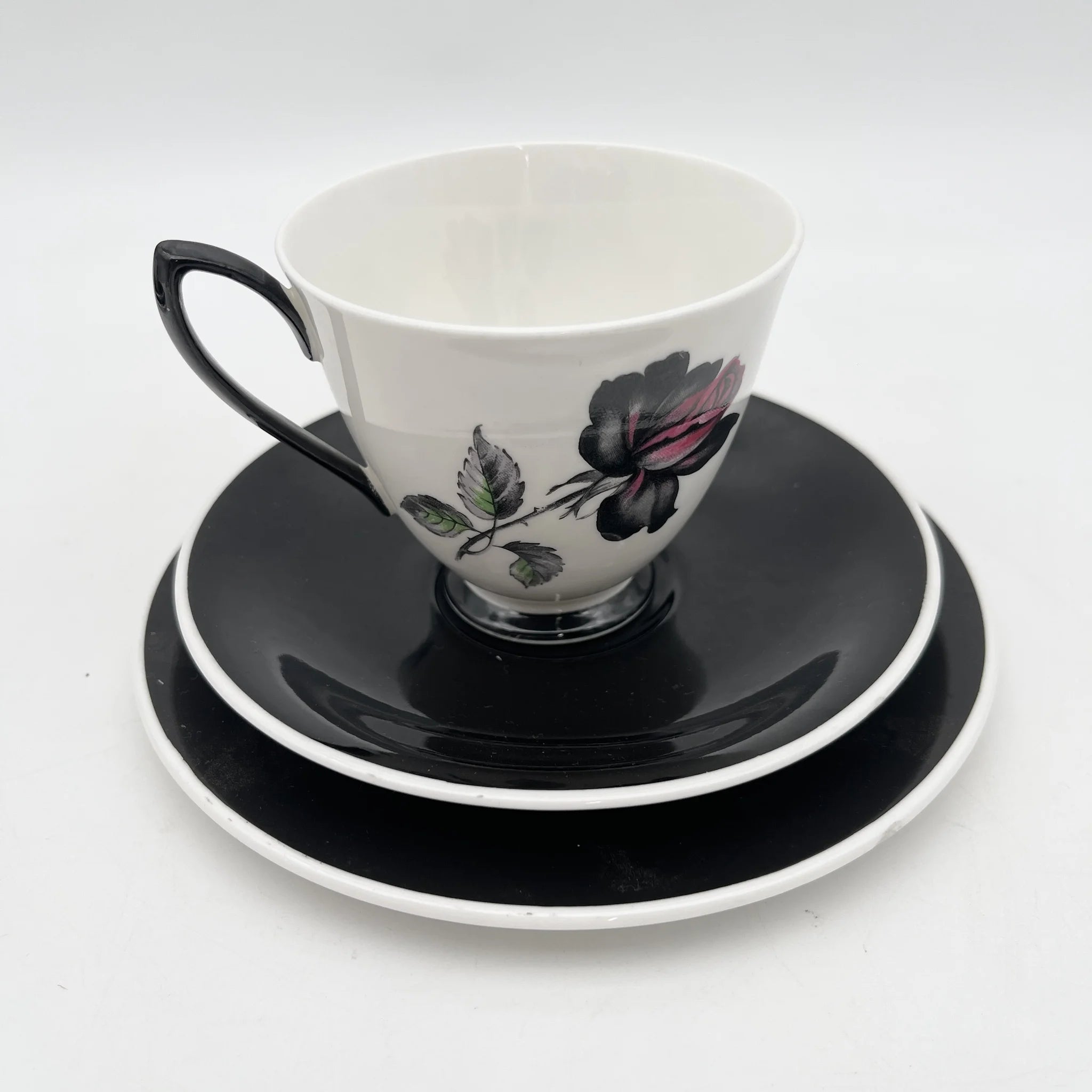 【复古】三重奏(c&s +甜点盘)2p / Royal Albert / Masquerade /估计20c中期/ Bone China /英国/黑玫瑰