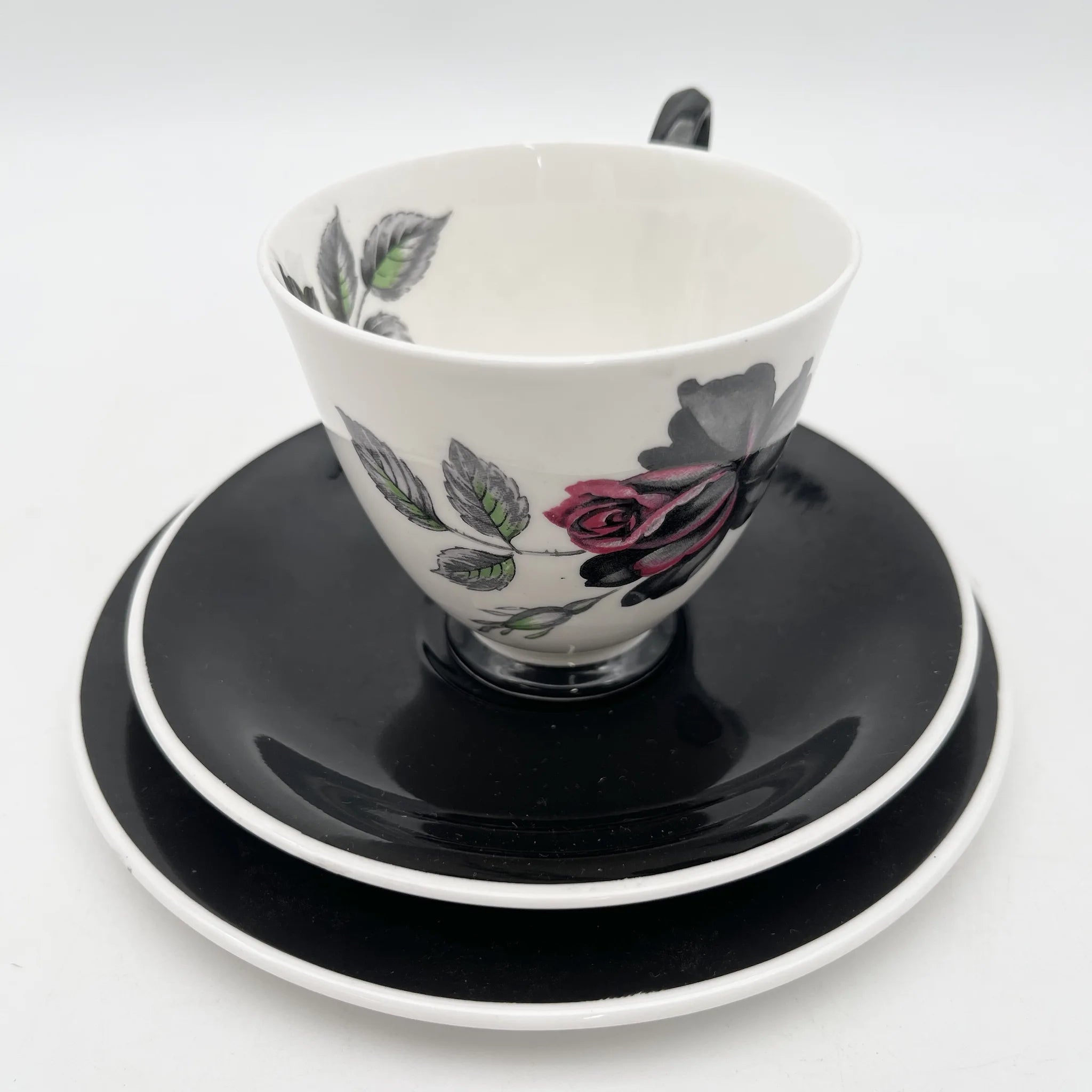 【复古】三重奏(c&s +甜点盘)2p / Royal Albert / Masquerade /估计20c中期/ Bone China /英国/黑玫瑰