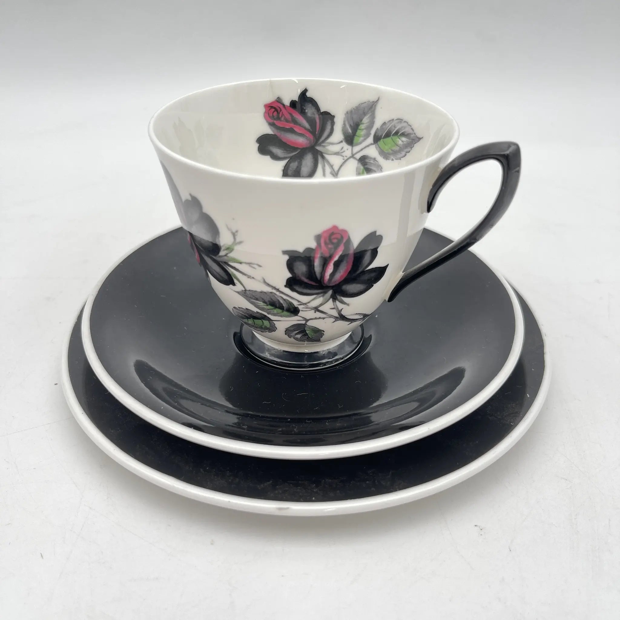 【复古】三重奏(c&s +甜点盘)2p / Royal Albert / Masquerade /估计20c中期/ Bone China /英国/黑玫瑰