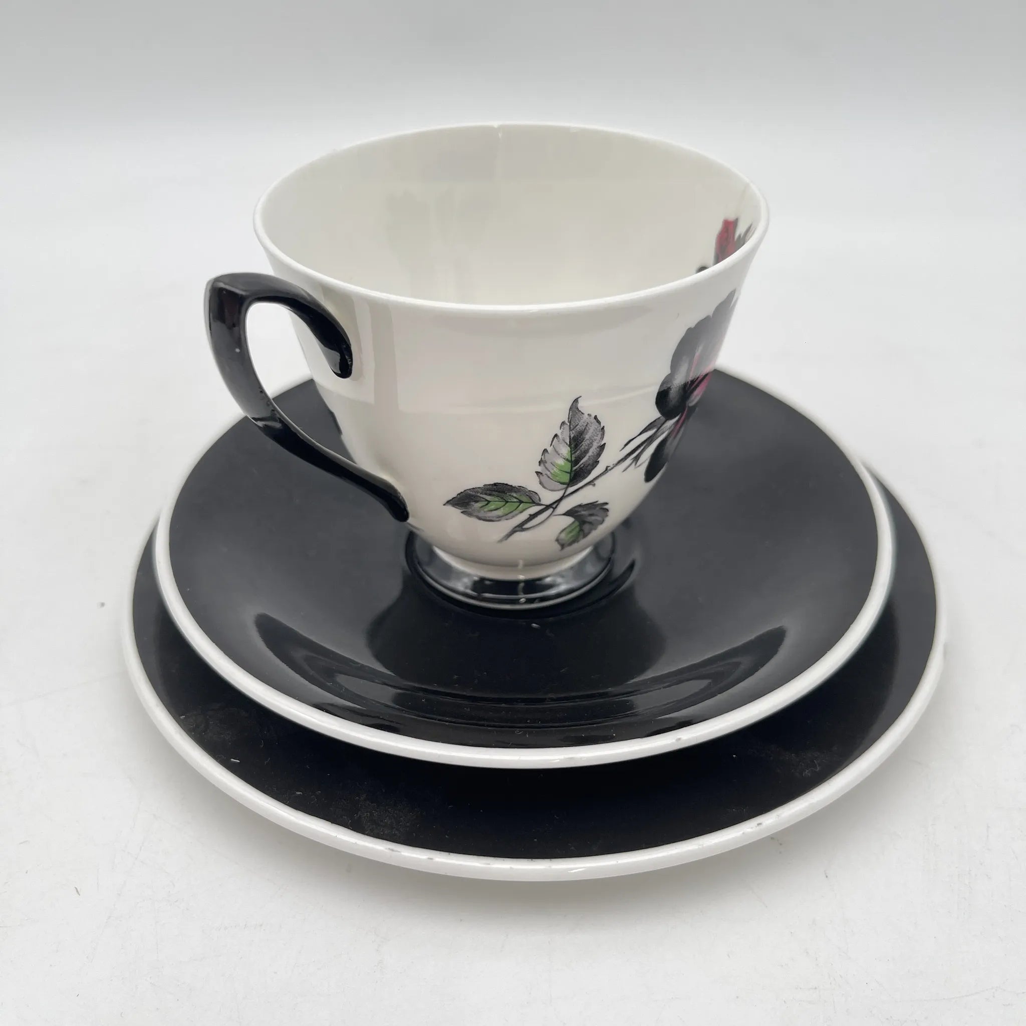 【复古】三重奏(c&s +甜点盘)2p / Royal Albert / Masquerade /估计20c中期/ Bone China /英国/黑玫瑰
