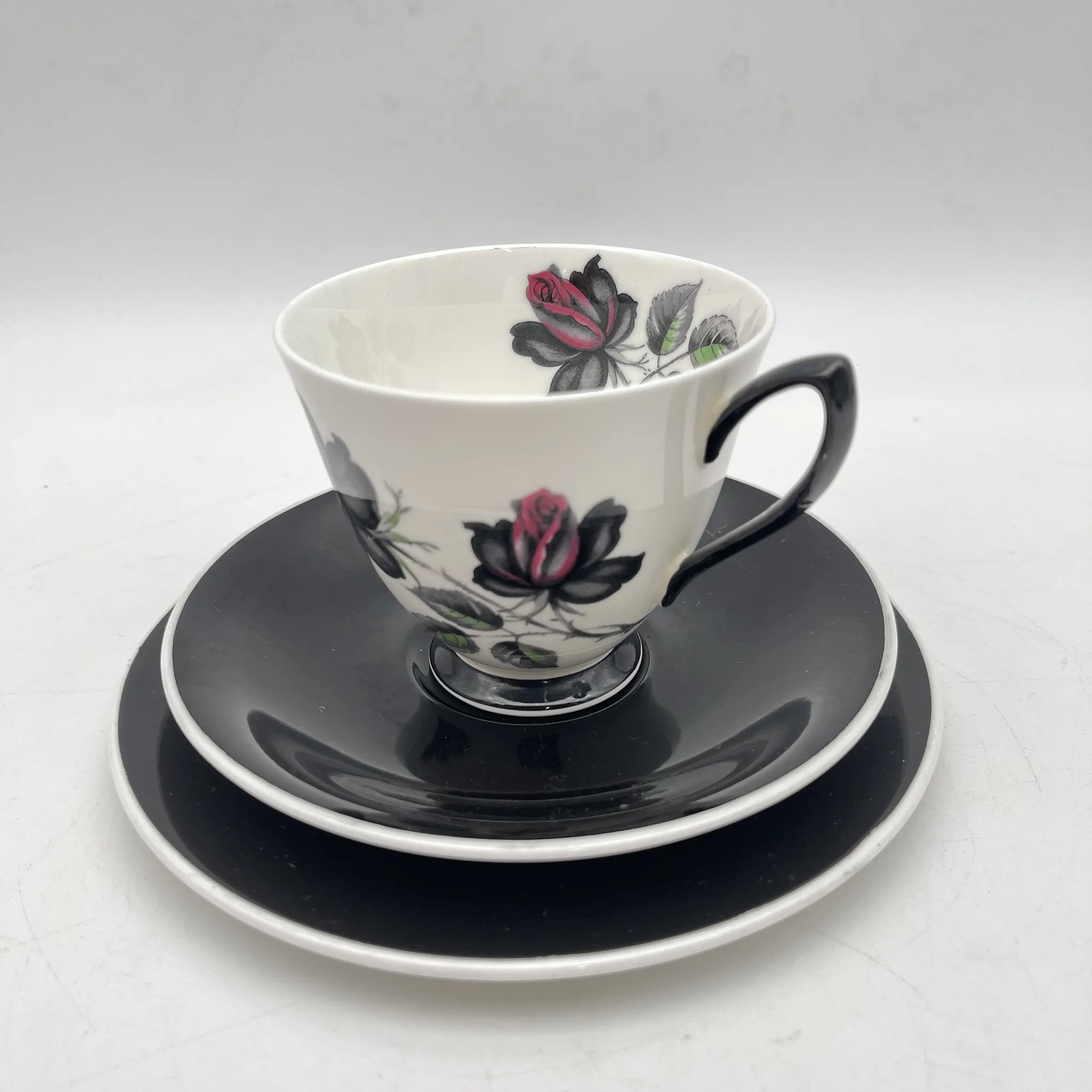 【复古】三重奏+甜点盘/ Royal Albert / Masquerade /估计20c中期/ Bone China /英国/黑玫瑰