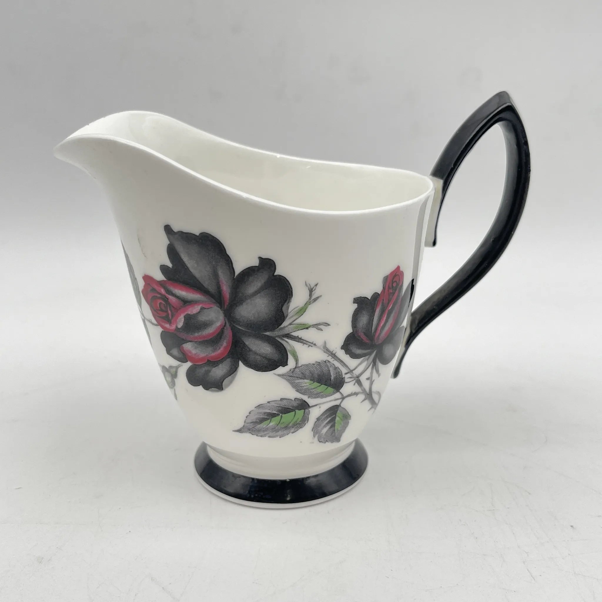 【复古】奶油/ Royal Albert / Masquerade /估计20c中期/ Bone China /英国/黑玫瑰