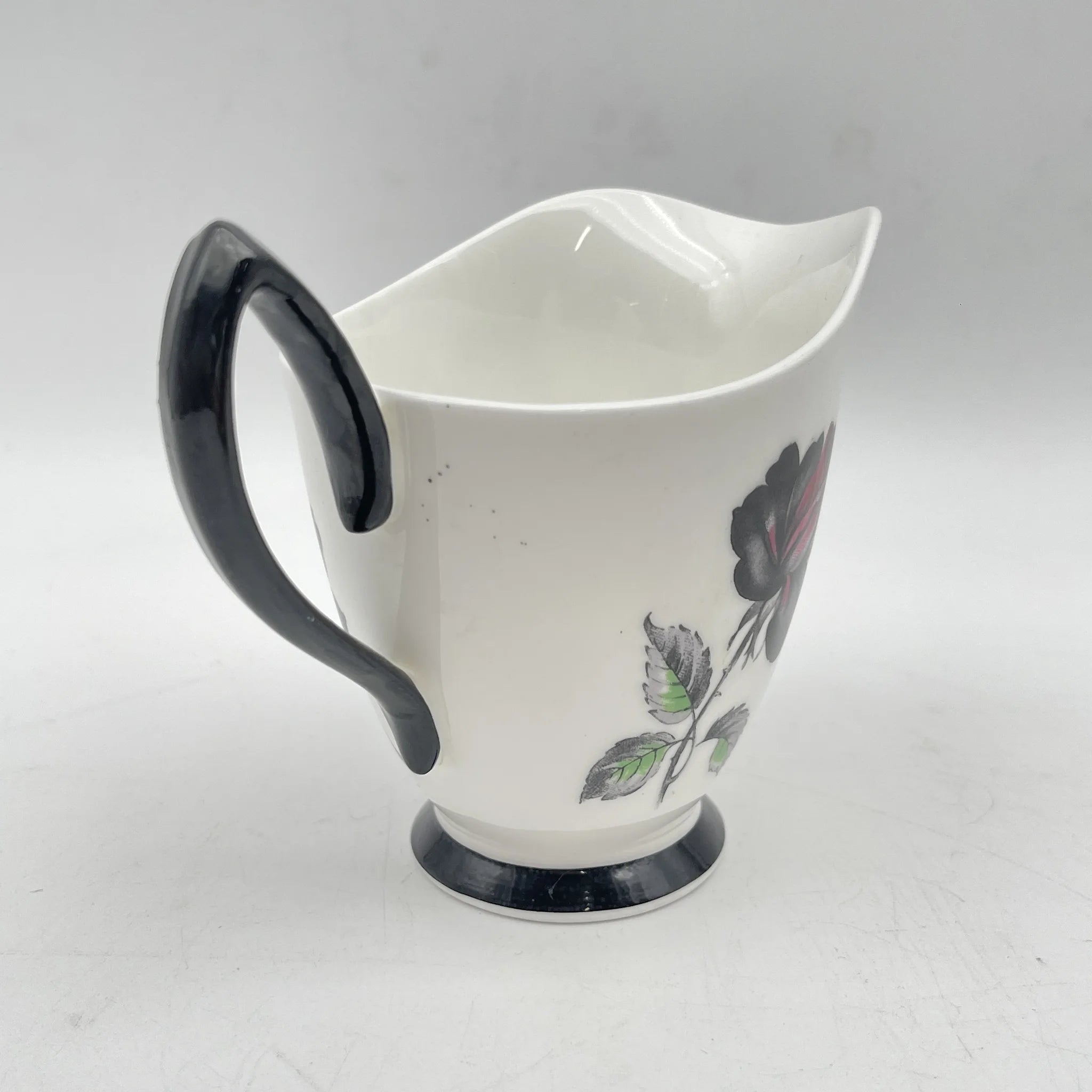 【复古】奶油/ Royal Albert / Masquerade /估计20c中期/ Bone China /英国/黑玫瑰