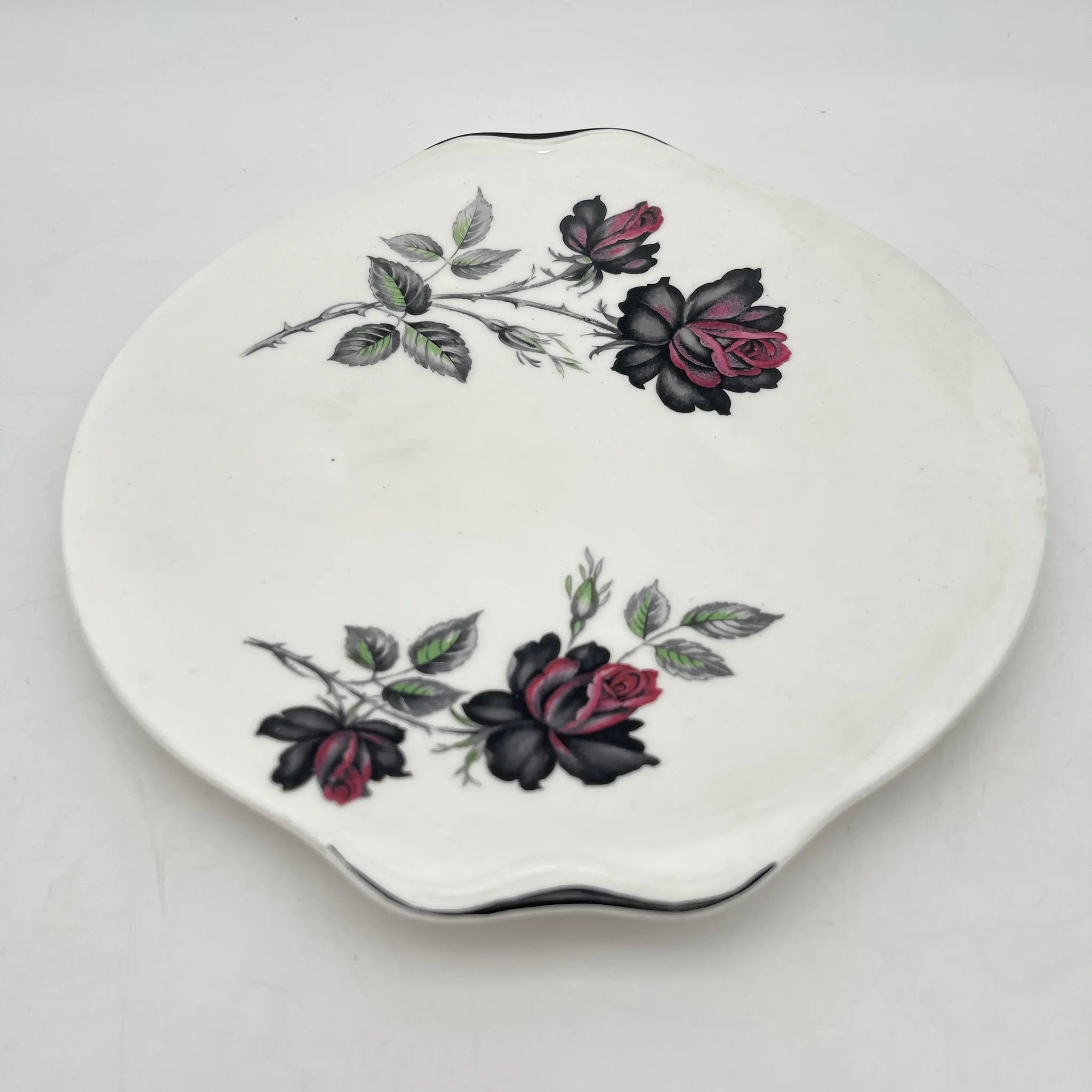 【复古】晚餐盘(主盘)/ Royal Albert / Masquerade /估计20c中期/ Bone China /英国/黑玫瑰