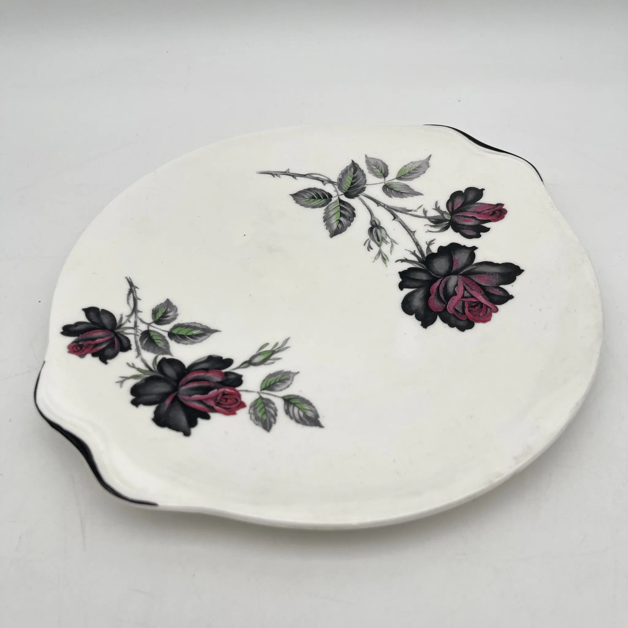 【复古】晚餐盘(主盘)/ Royal Albert / Masquerade /估计20c中期/ Bone China /英国/黑玫瑰