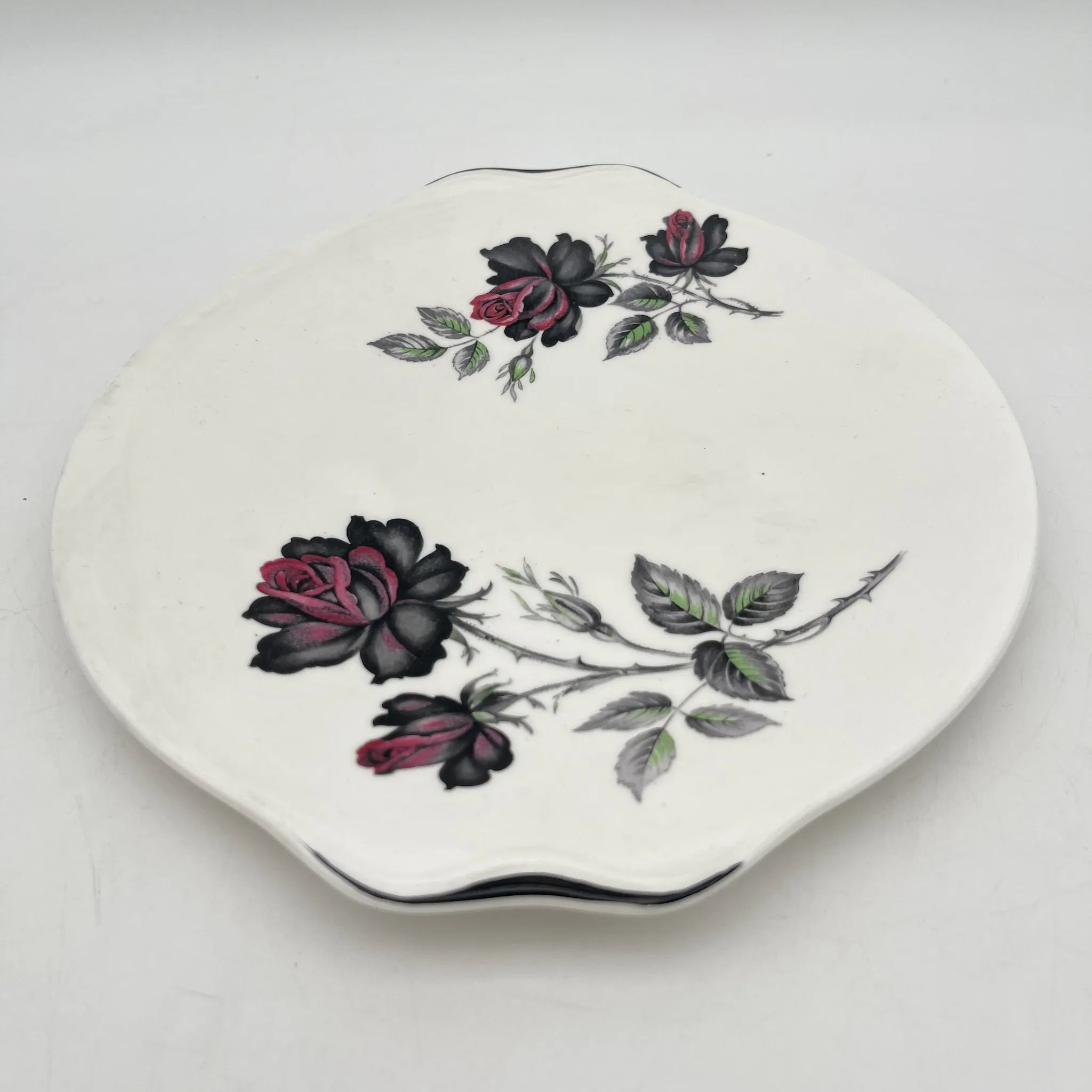 【复古】晚餐盘(主盘)/ Royal Albert / Masquerade /估计20c中期/ Bone China /英国/黑玫瑰