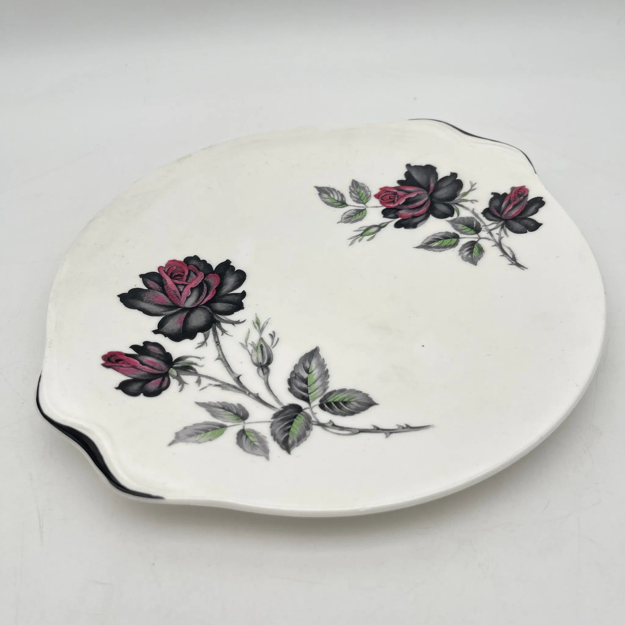 【复古】晚餐盘(主盘)/ Royal Albert / Masquerade /估计20c中期/ Bone China /英国/黑玫瑰