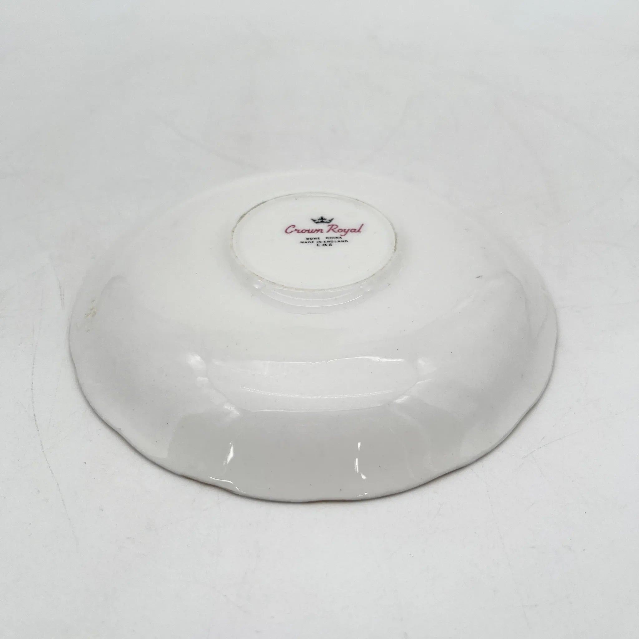 【复古】杯&碟子/ Crown Royal /估计20c中/ Bone China /英国/玫瑰,金彩