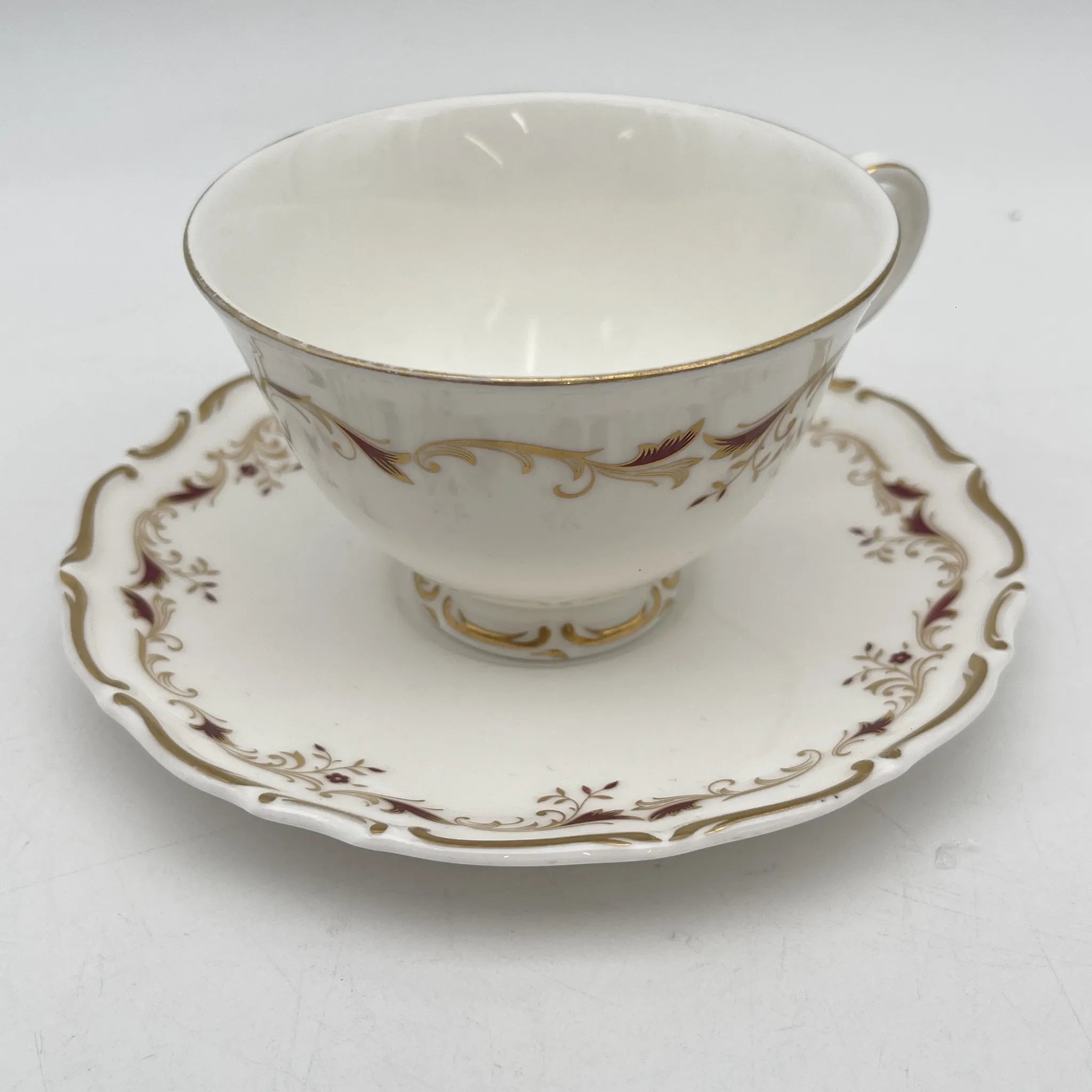【复古】杯和碟子/ Royal Doulton / Strasbourg /估计20c中期/ Fine Bone China /英国/ scalp边缘,滚动
