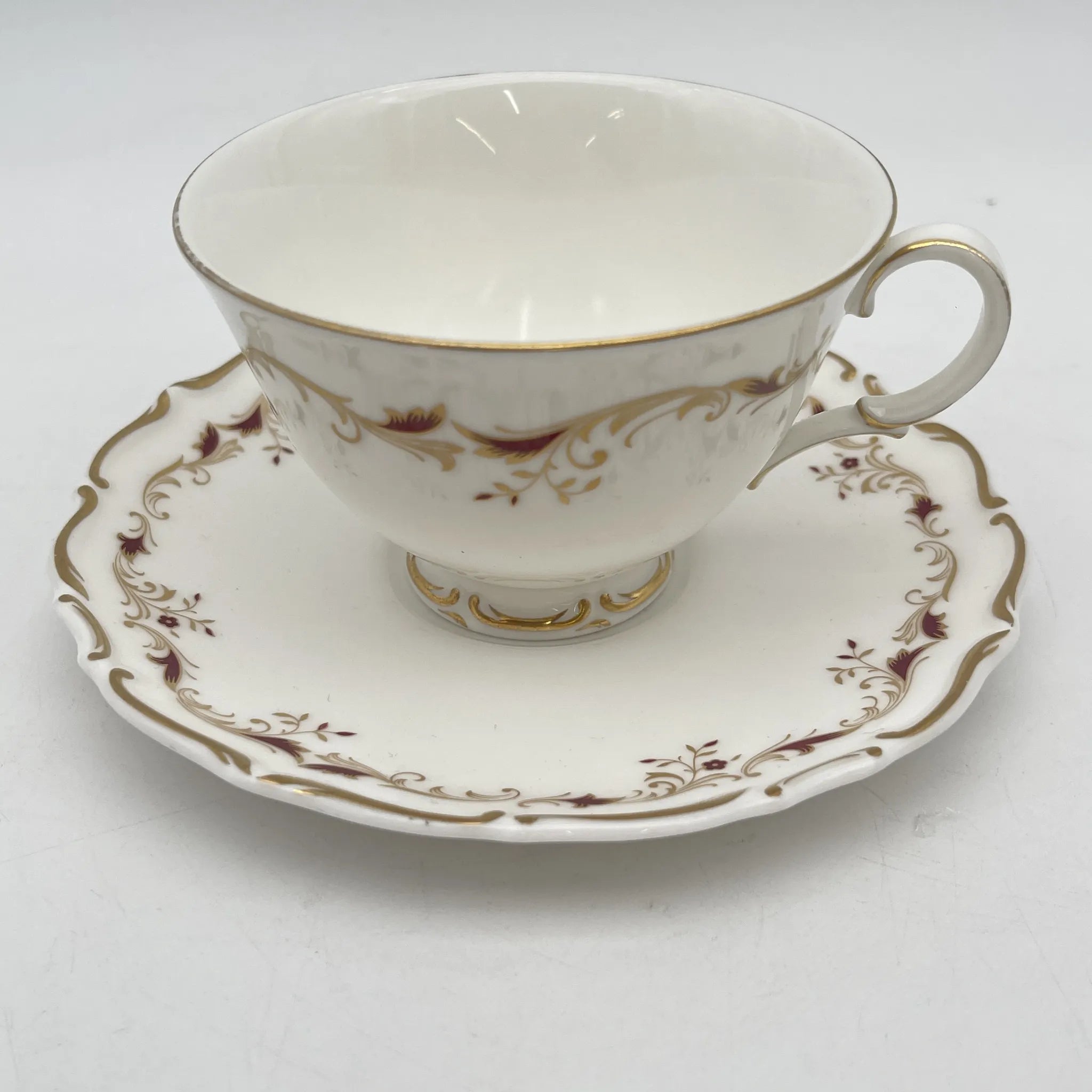 【复古】杯和碟子/ Royal Doulton / Strasbourg /估计20c中期/ Fine Bone China /英国/ scalp边缘,滚动