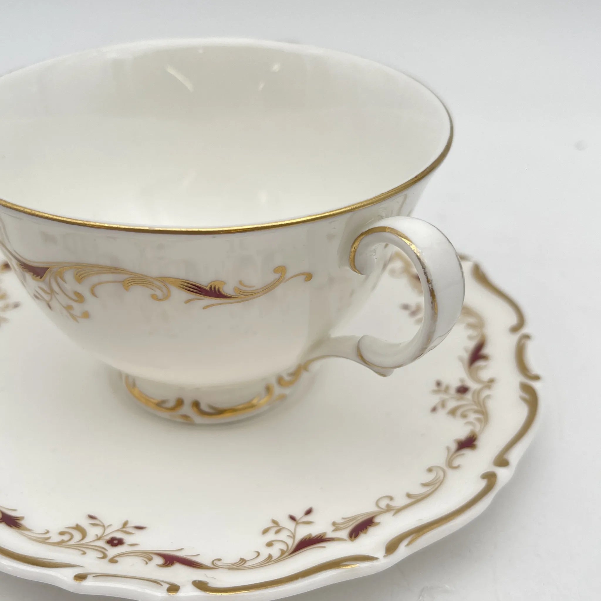 【复古】杯和碟子/ Royal Doulton / Strasbourg /估计20c中期/ Fine Bone China /英国/ scalp边缘,滚动