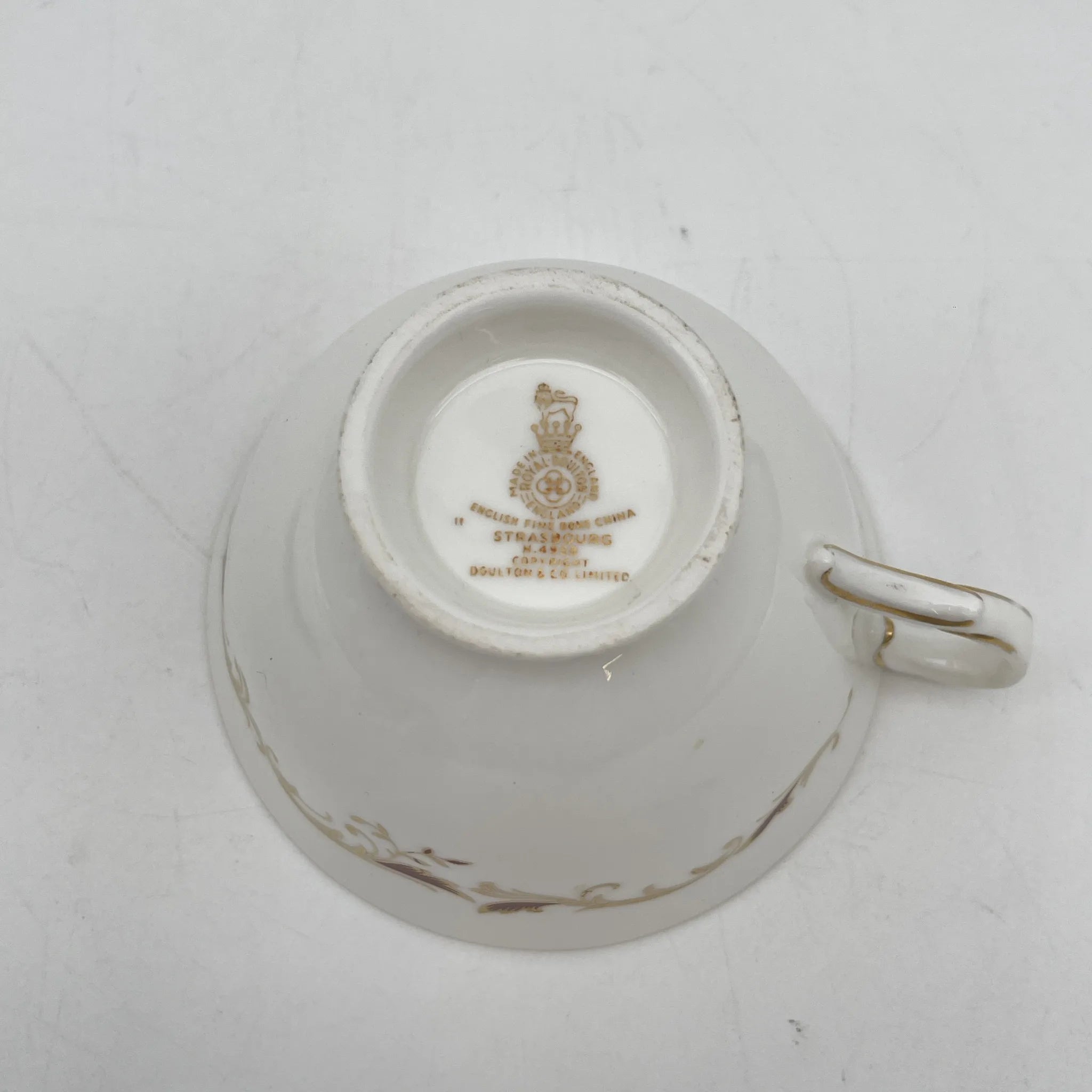 【复古】杯和碟子/ Royal Doulton / Strasbourg /估计20c中期/ Fine Bone China /英国/ scalp边缘,滚动