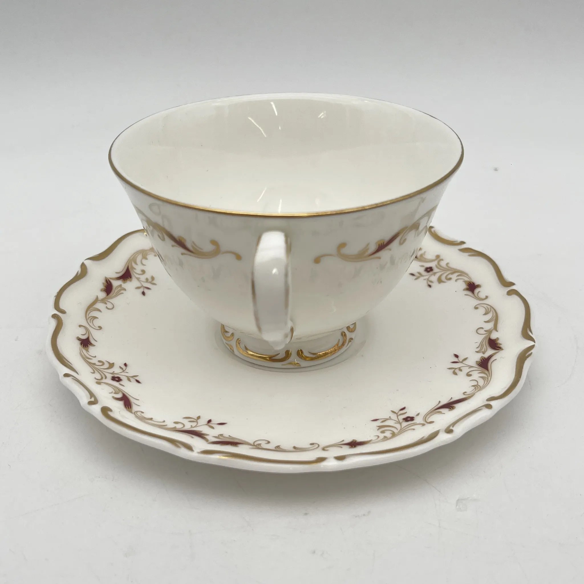 【复古】杯和碟子/ Royal Doulton / Strasbourg /估计20c中期/ Fine Bone China /英国/ scalp边缘,滚动