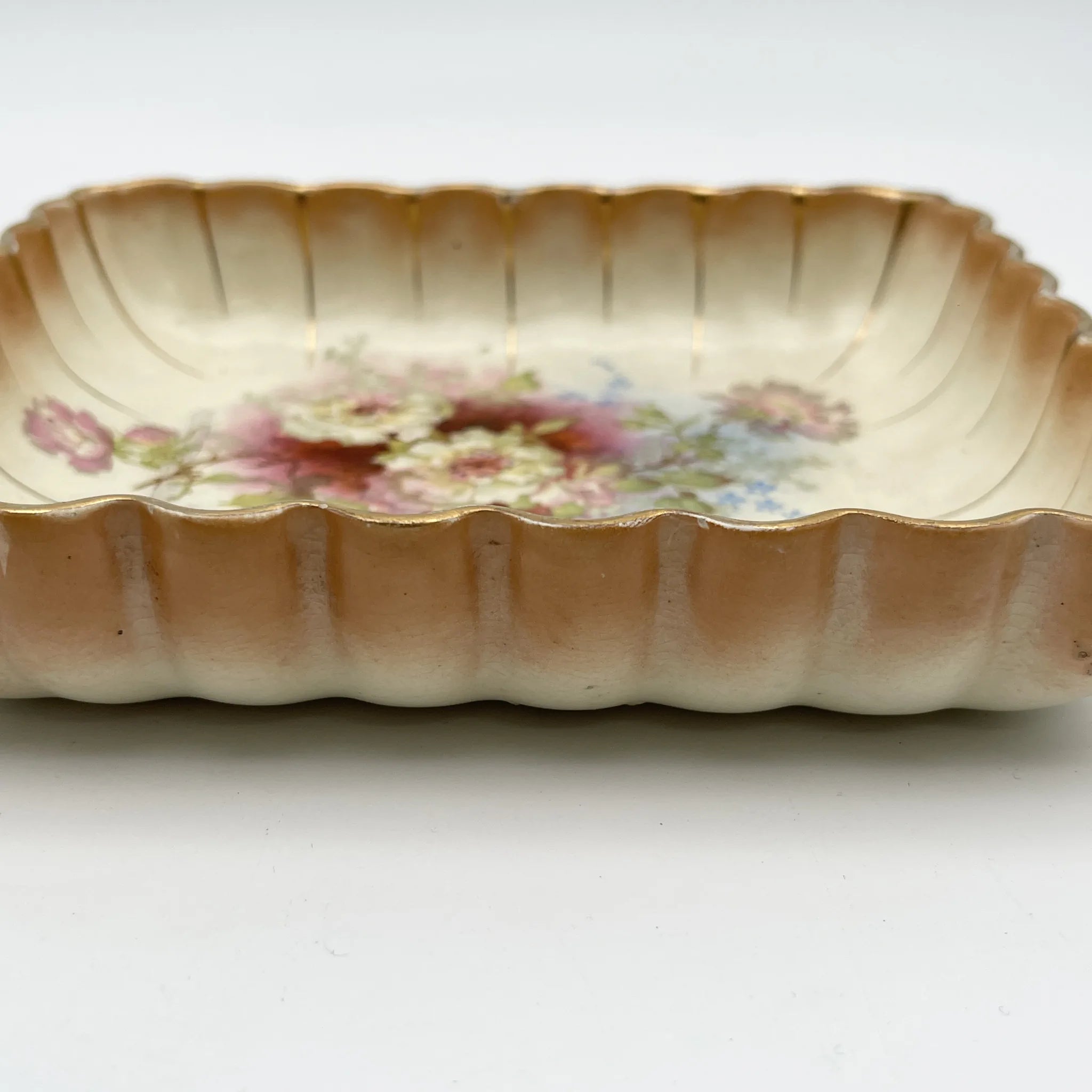 【アンティーク】 スクエアプレート (角皿) / Crown Devon (クラウンデボン) / Riga / 1890-1910年代 / 陶器 / イギリス / 銅板転写, 手彩色 金彩