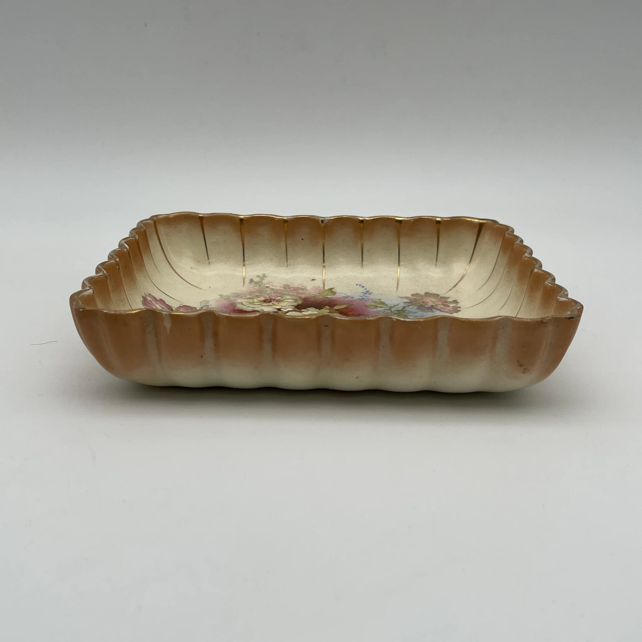 【アンティーク】 スクエアプレート (角皿) / Crown Devon (クラウンデボン) / Riga / 1890-1910年代 / 陶器 / イギリス / 銅板転写, 手彩色 金彩