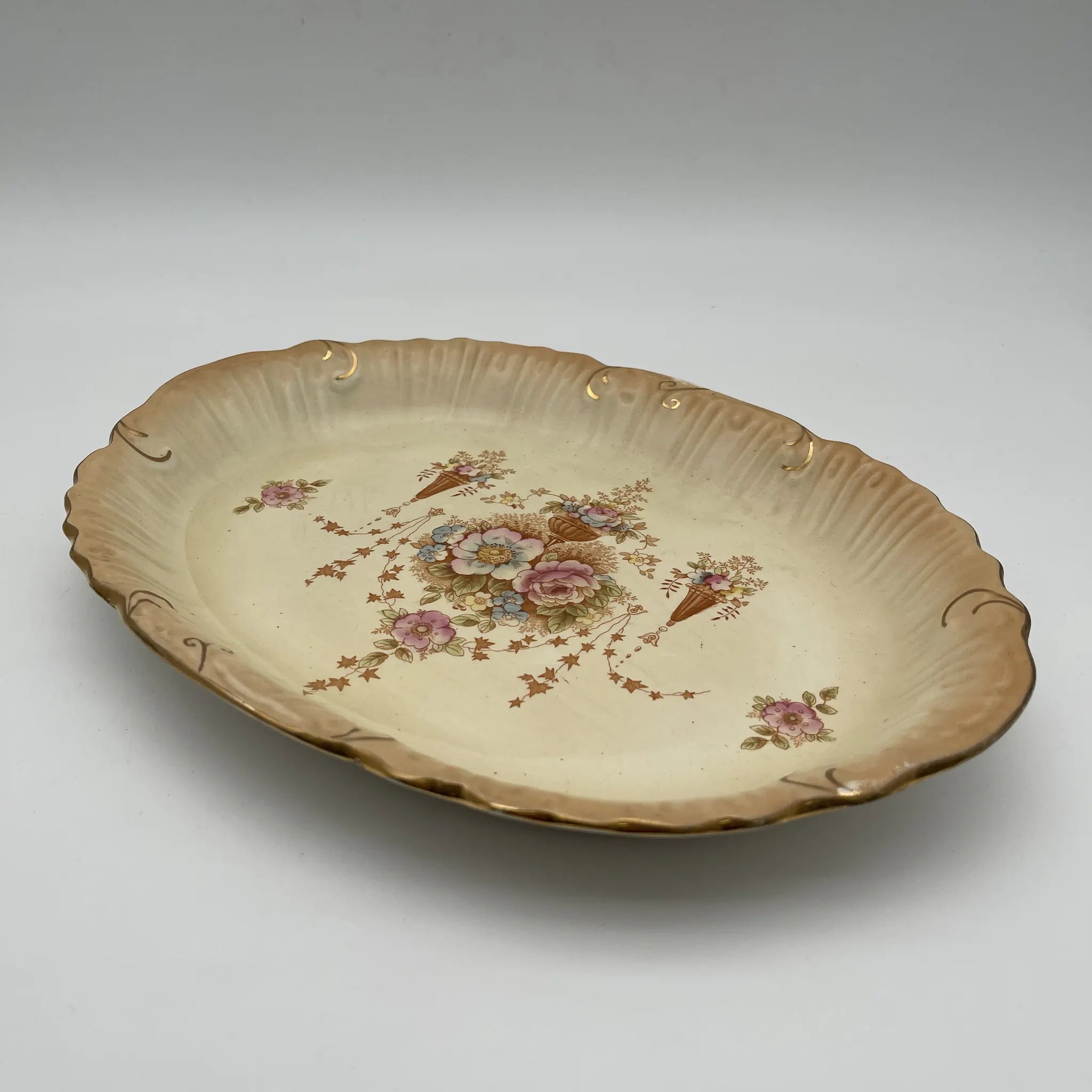 【アンティーク】 サービングプレート (大皿) / Crown Devon (クラウンデボン) / Spring / 1910年代 / 陶器 / イギリス / 銅板転写, 手彩色 金彩