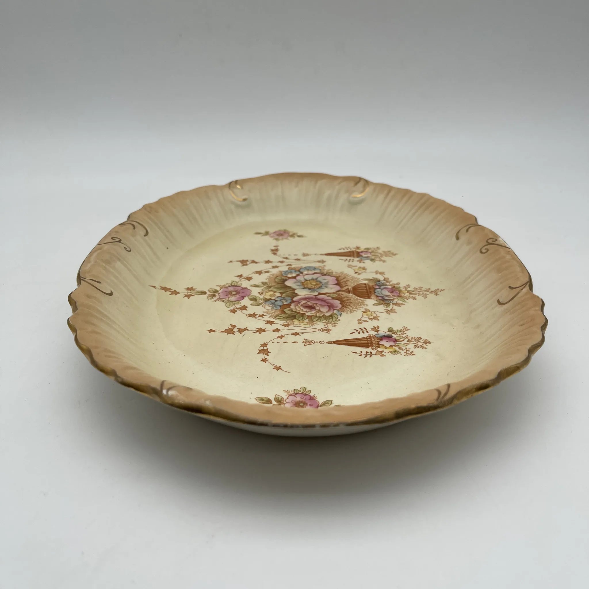 【アンティーク】 サービングプレート (大皿) / Crown Devon (クラウンデボン) / Spring / 1910年代 / 陶器 / イギリス / 銅板転写, 手彩色 金彩