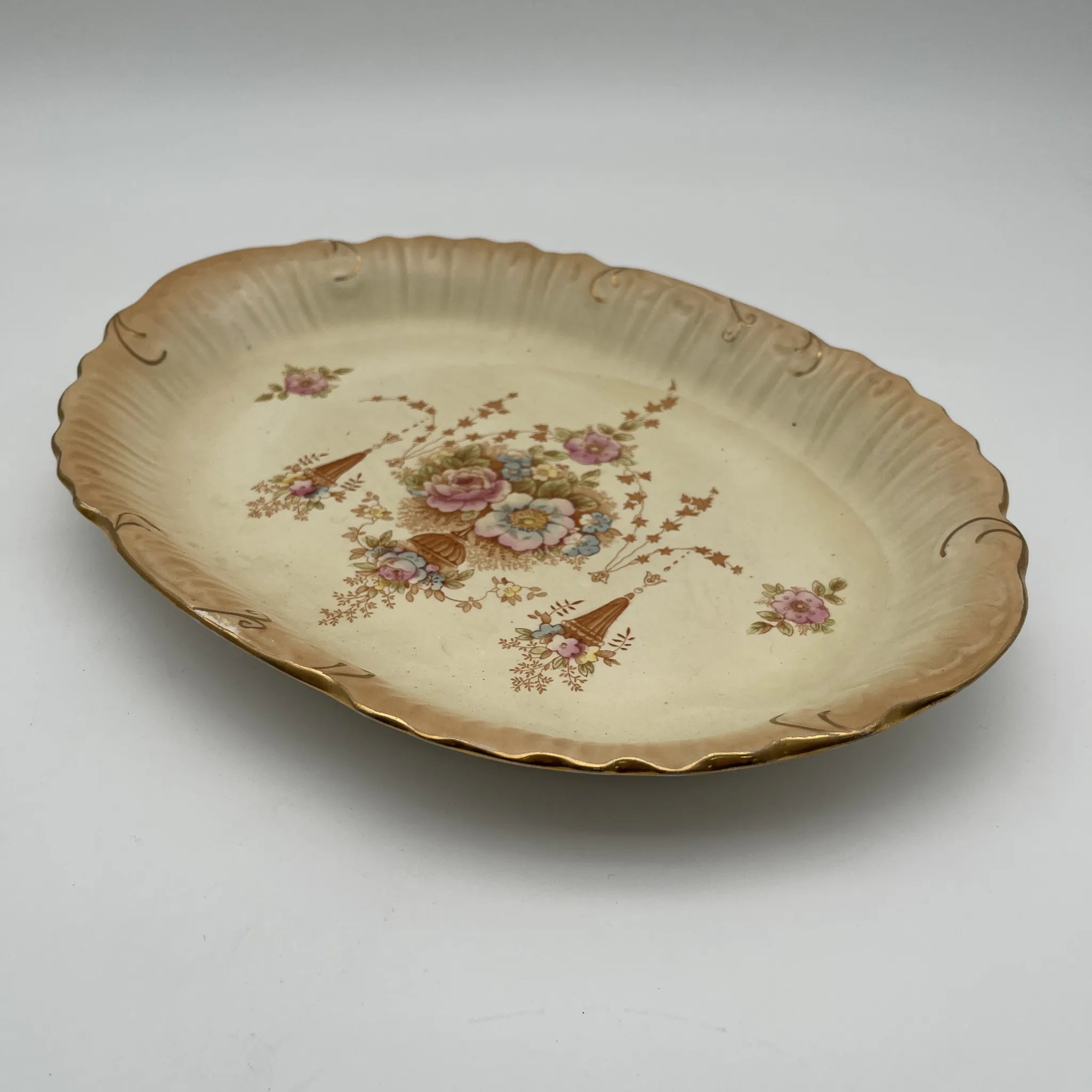 【アンティーク】 サービングプレート (大皿) / Crown Devon (クラウンデボン) / Spring / 1910年代 / 陶器 / イギリス / 銅板転写, 手彩色 金彩