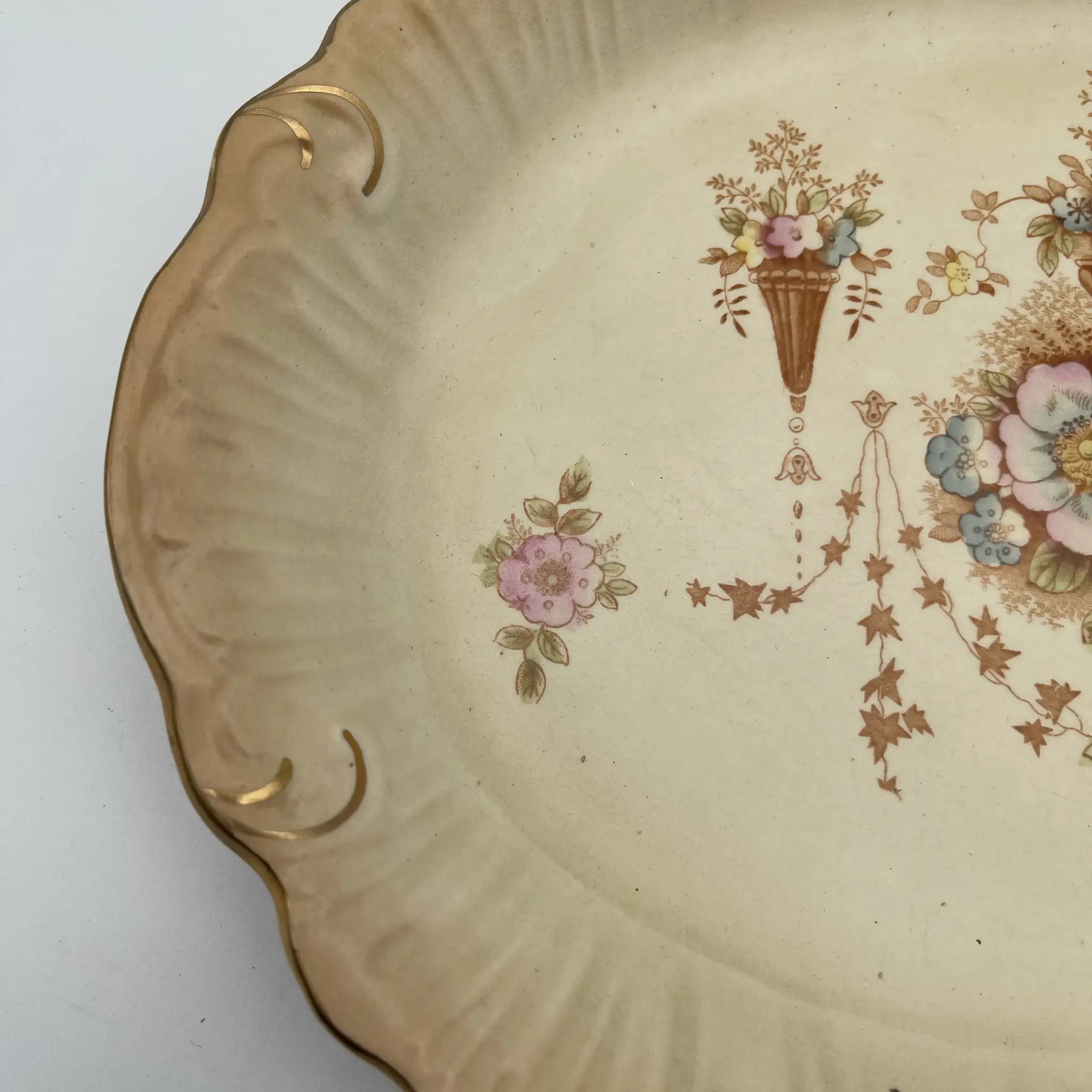 【アンティーク】 サービングプレート (大皿) / Crown Devon (クラウンデボン) / Spring / 1910年代 / 陶器 / イギリス / 銅板転写, 手彩色 金彩