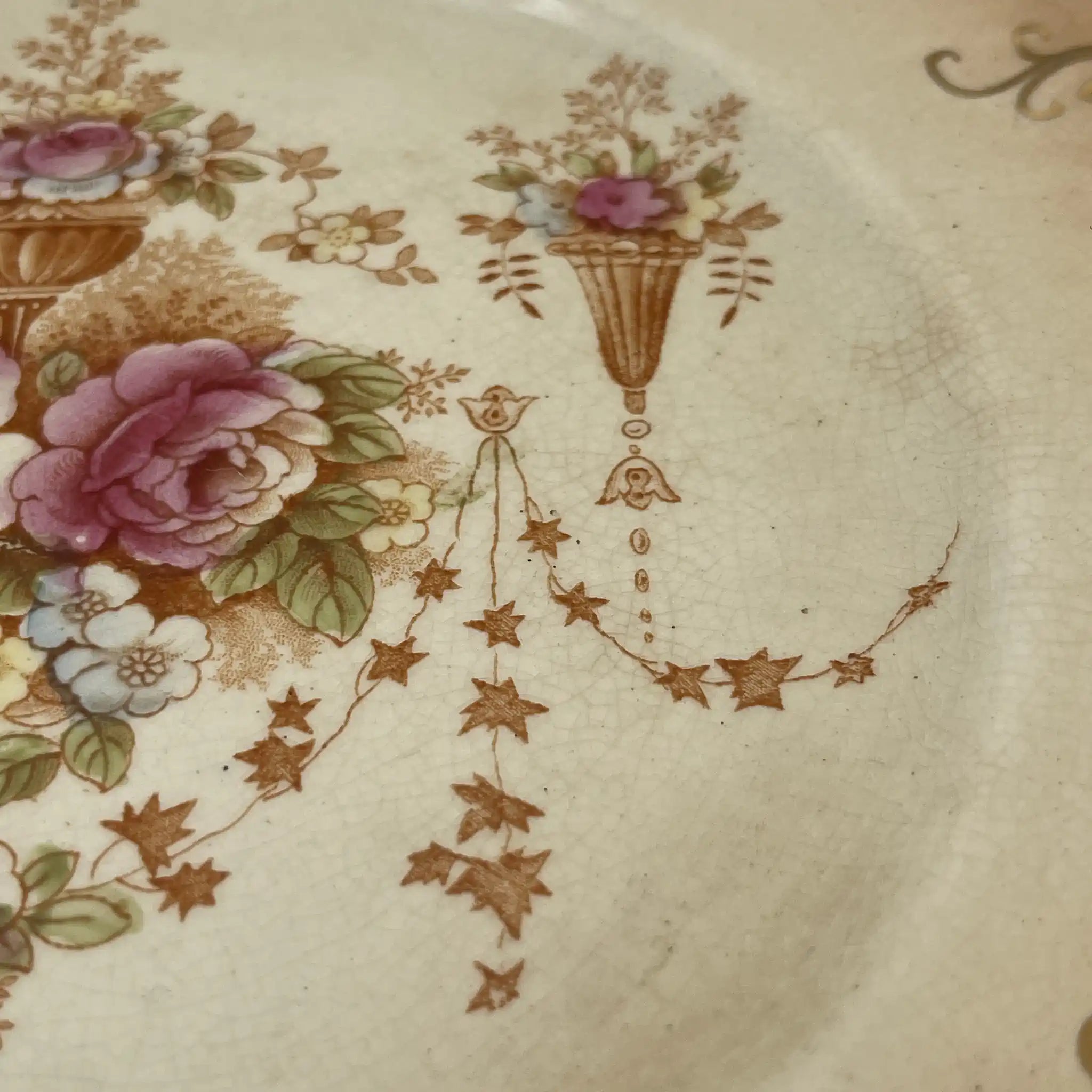 【アンティーク】 ディナープレート (メイン皿) / Crown Devon (クラウンデボン) / Spring / 1910-1920年代 / 陶器 / イギリス / 銅板転写, 手彩色 金彩