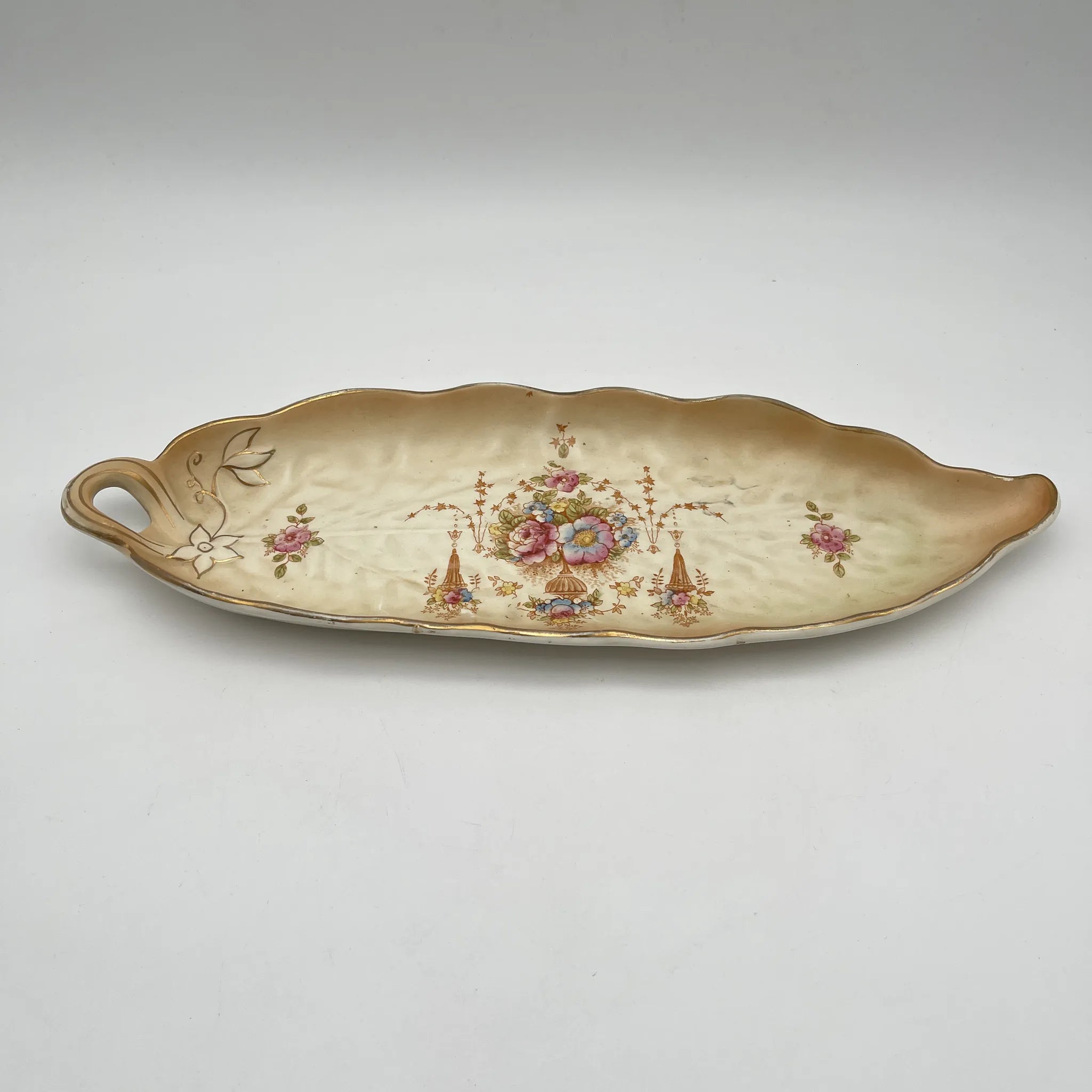 【アンティーク】 リーフ型サービングプレート (大皿) / Crown Devon (クラウンデボン) / Spring / 1910-1920年代 / 陶器 / イギリス / 銅板転写, 手彩色 金彩