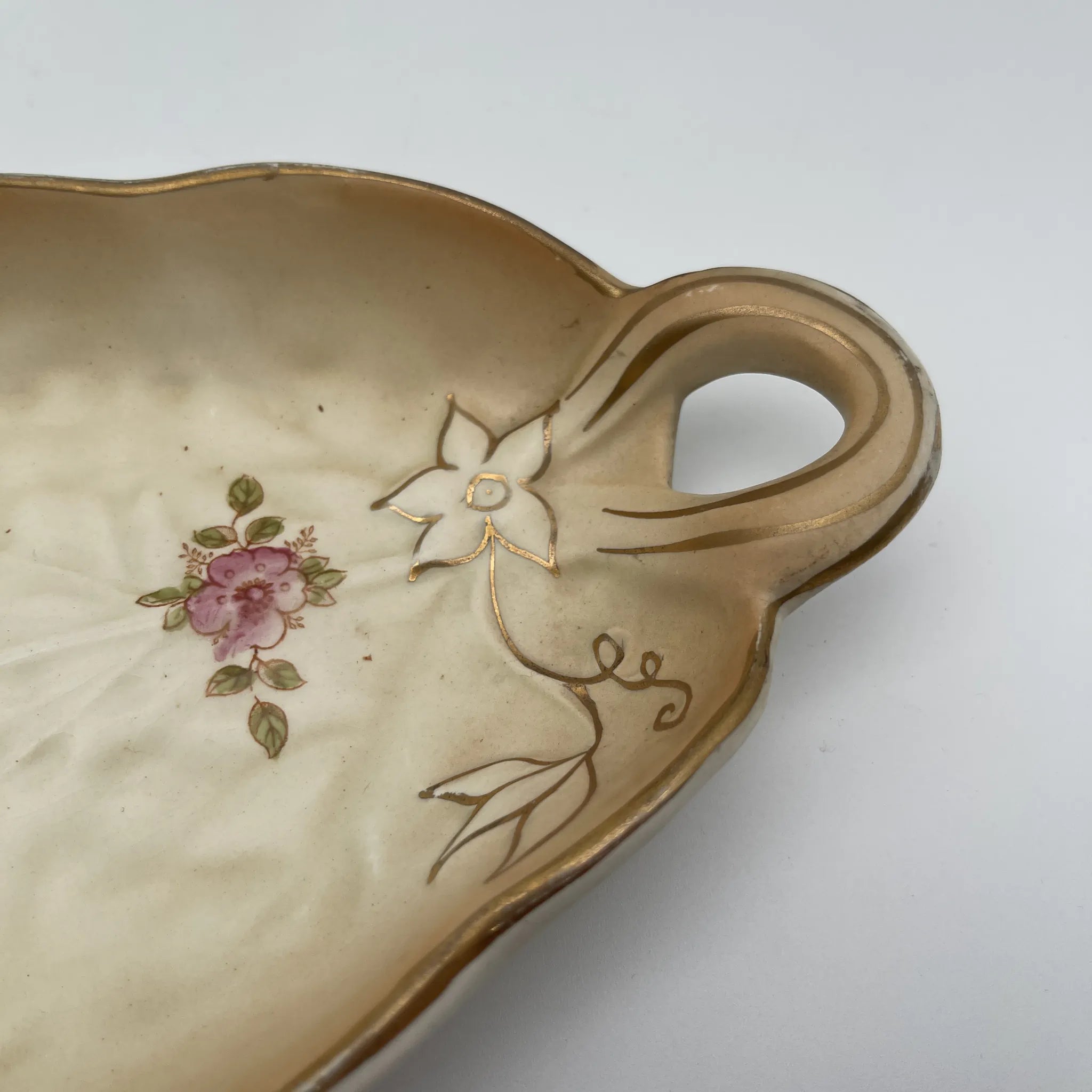 【アンティーク】 リーフ型サービングプレート (大皿) / Crown Devon (クラウンデボン) / Spring / 1910-1920年代 / 陶器 / イギリス / 銅板転写, 手彩色 金彩