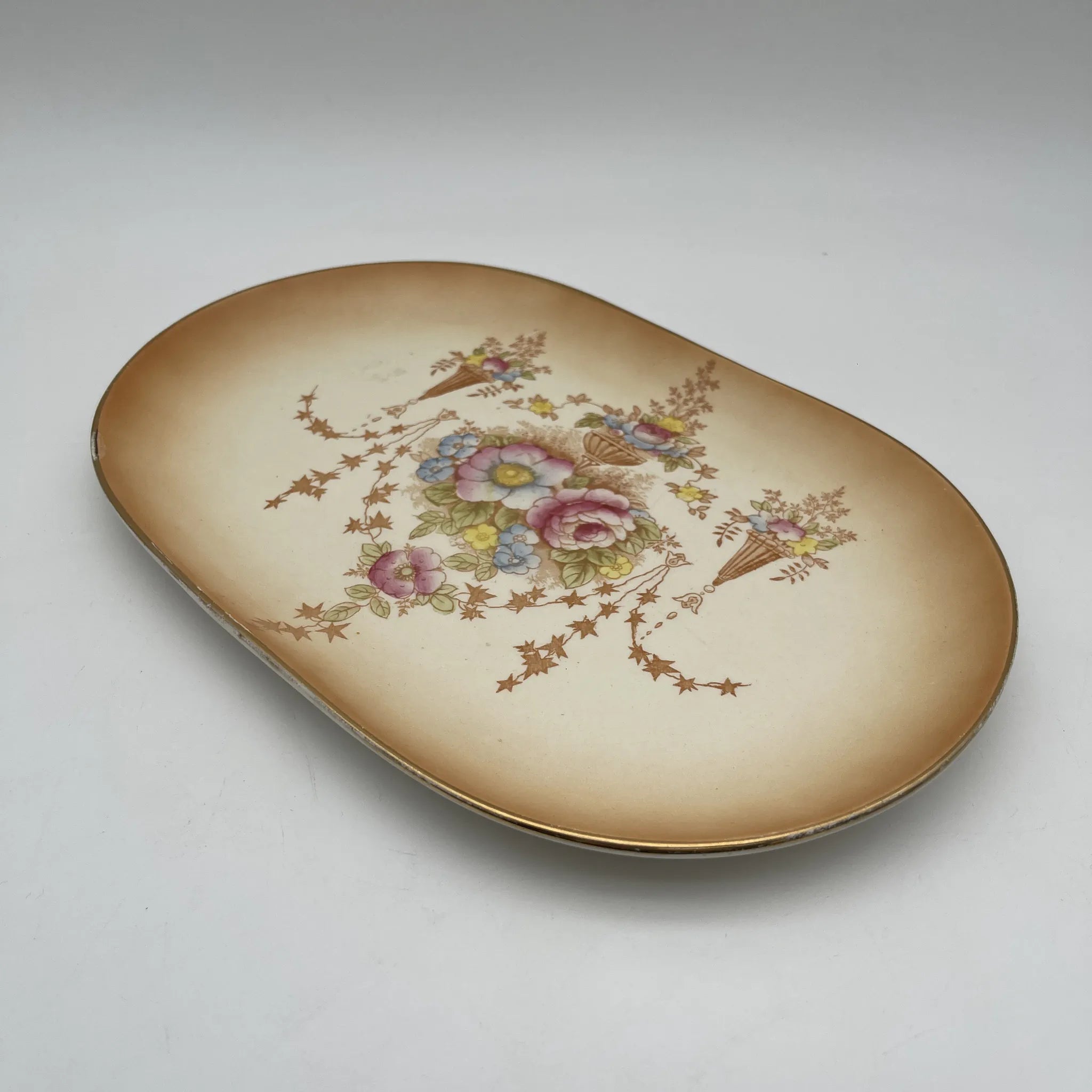 【アンティーク】 サービングプレート (大皿) / Crown Devon (クラウンデボン) / Spring / 1910年代 / 陶器 / イギリス / 銅板転写, 手彩色 金彩