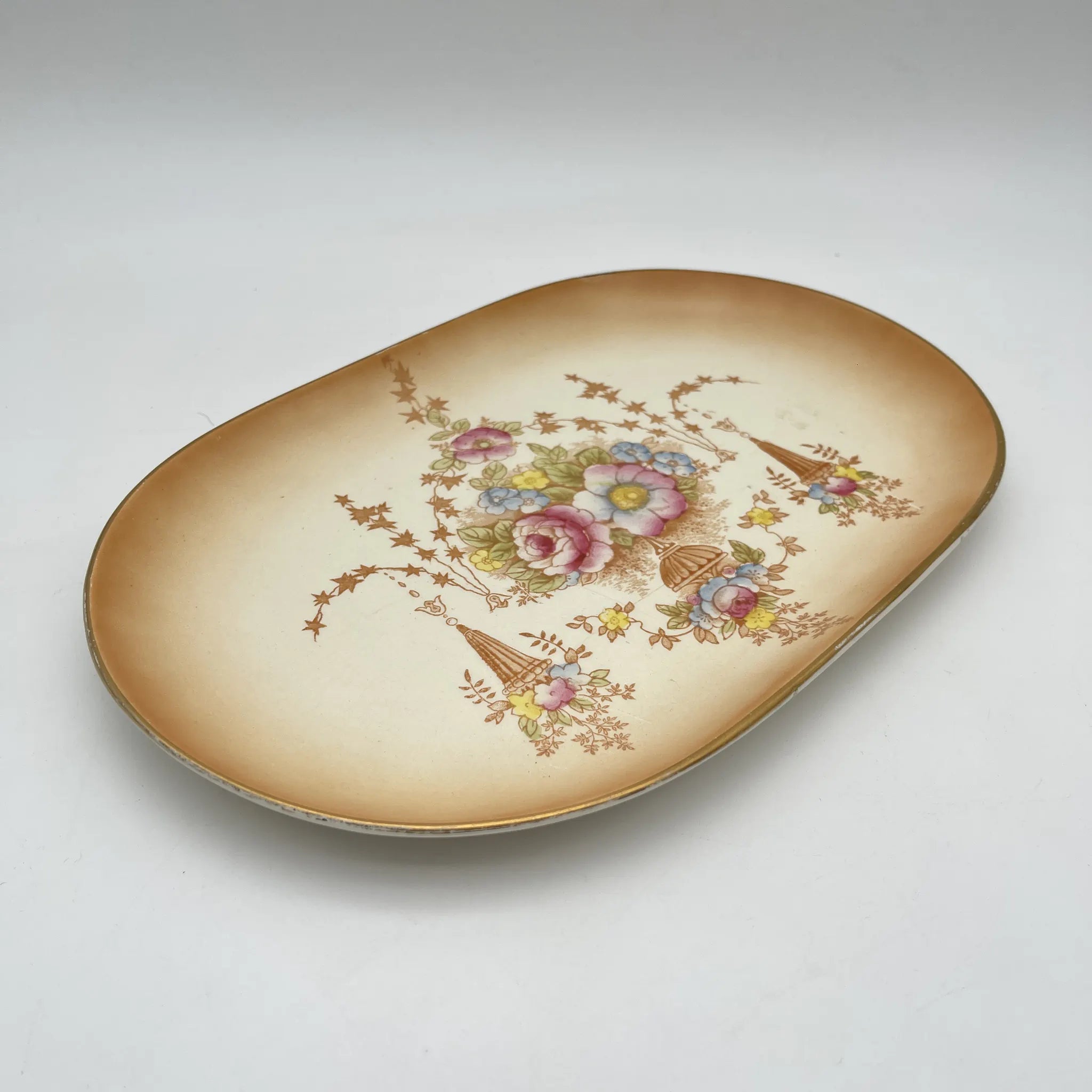 【アンティーク】 サービングプレート (大皿) / Crown Devon (クラウンデボン) / Spring / 1910年代 / 陶器 / イギリス / 銅板転写, 手彩色 金彩