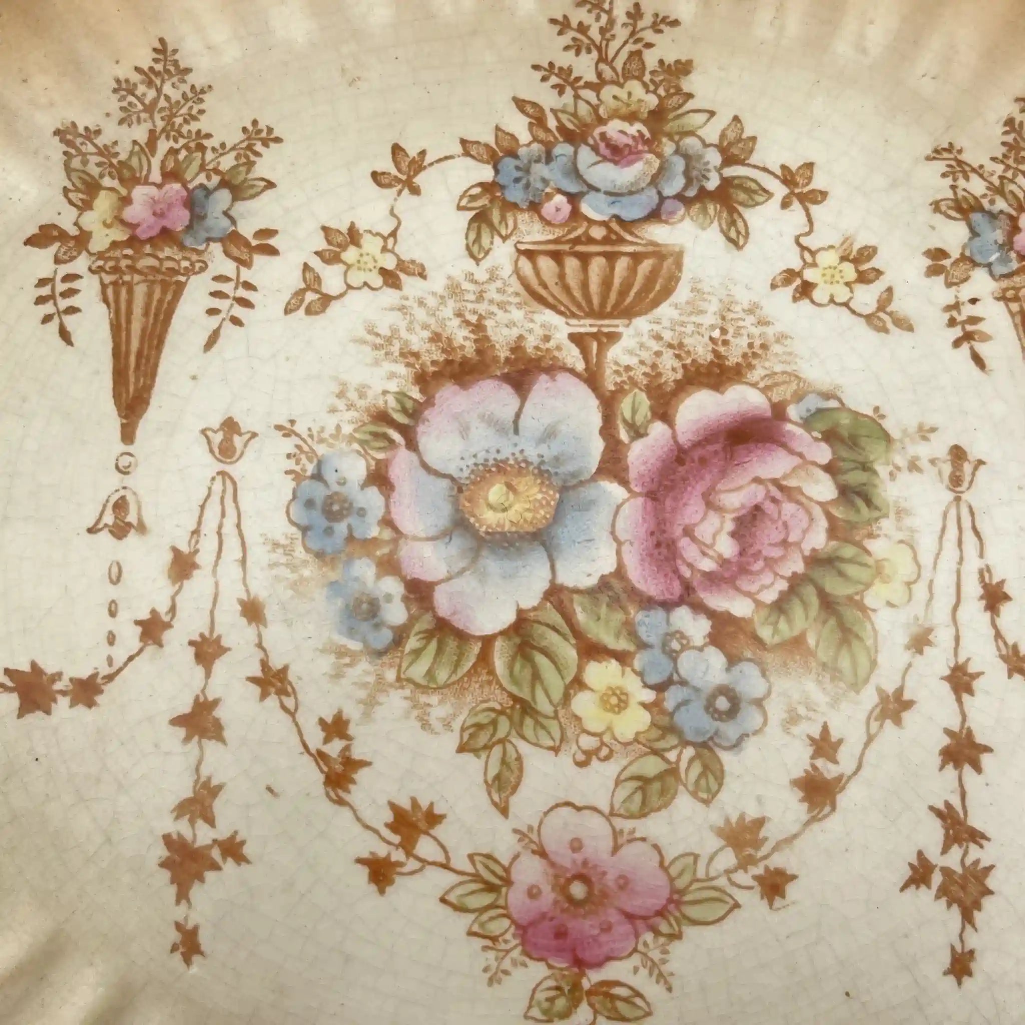 【アンティーク】 ポットスタンド (鍋敷き) / Crown Devon (クラウンデボン) / Spring / 1910-1920年代 / 陶器 / イギリス / 銅板転写, 手彩色 金彩