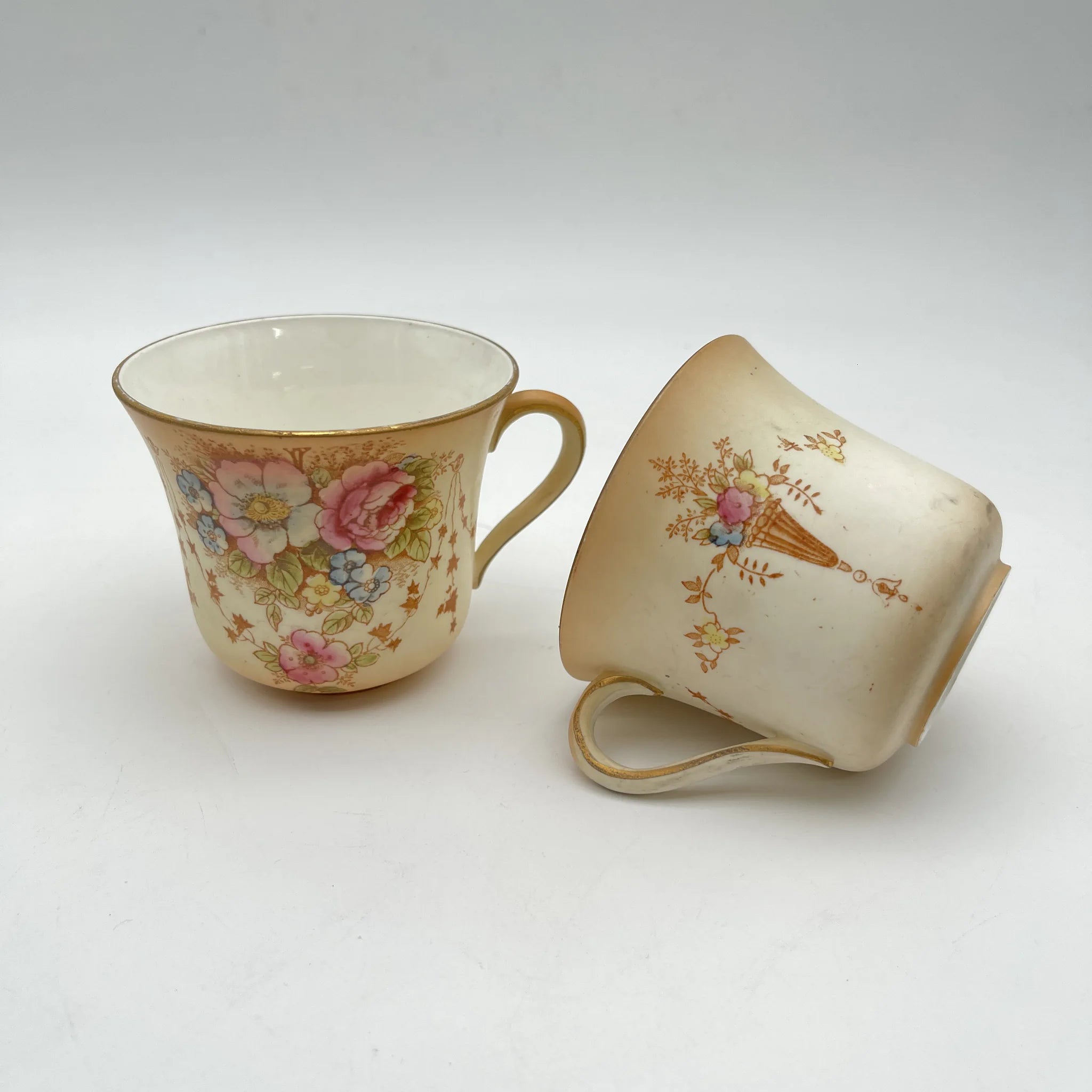 【アンティーク】 ティーカップ2P / Crown Devon (クラウンデボン) / Spring / 1910-1920年代 (推定) / 陶器 / イギリス / 銅板転写, 手彩色 金彩