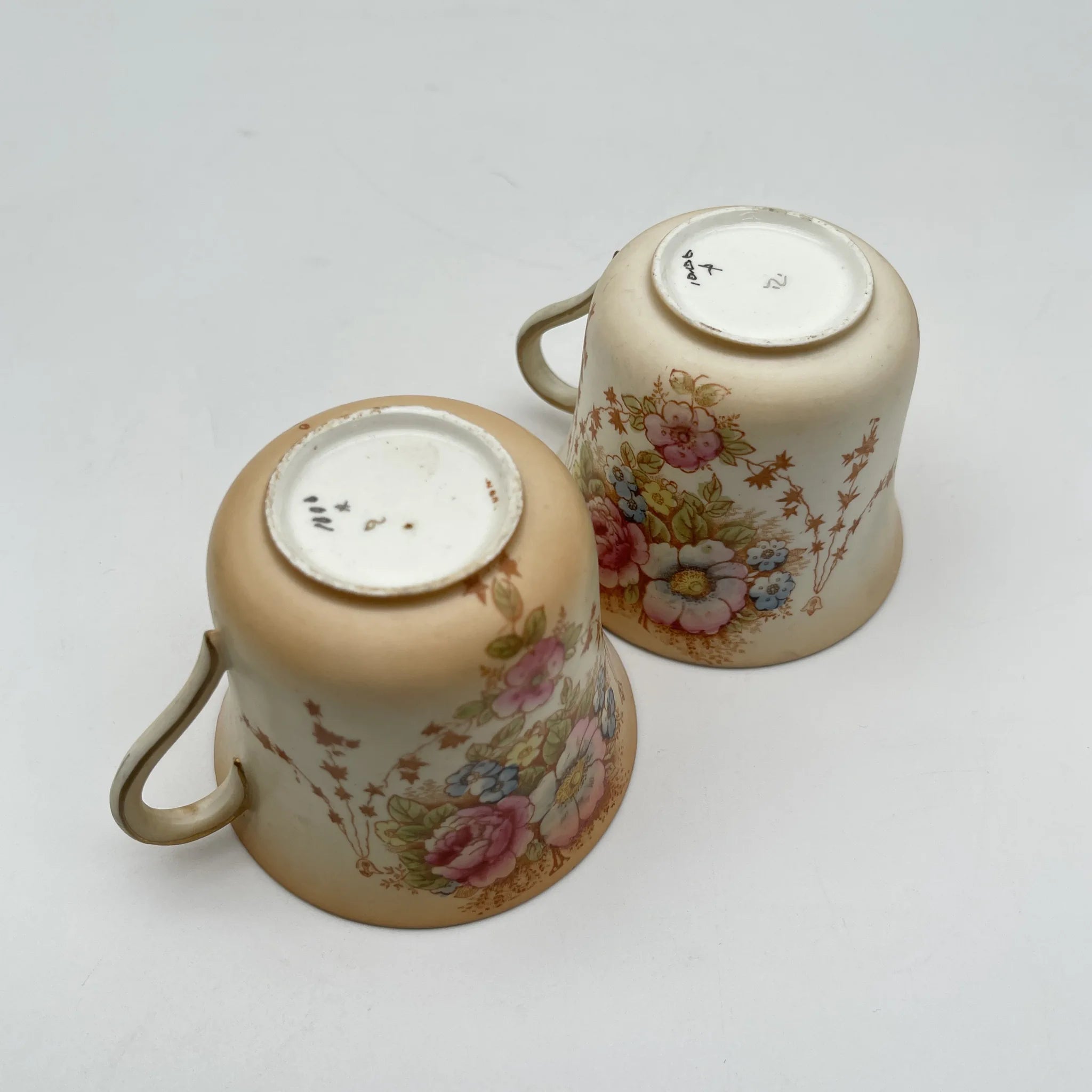 【アンティーク】 ティーカップ2P / Crown Devon (クラウンデボン) / Spring / 1910-1920年代 (推定) / 陶器 / イギリス / 銅板転写, 手彩色 金彩