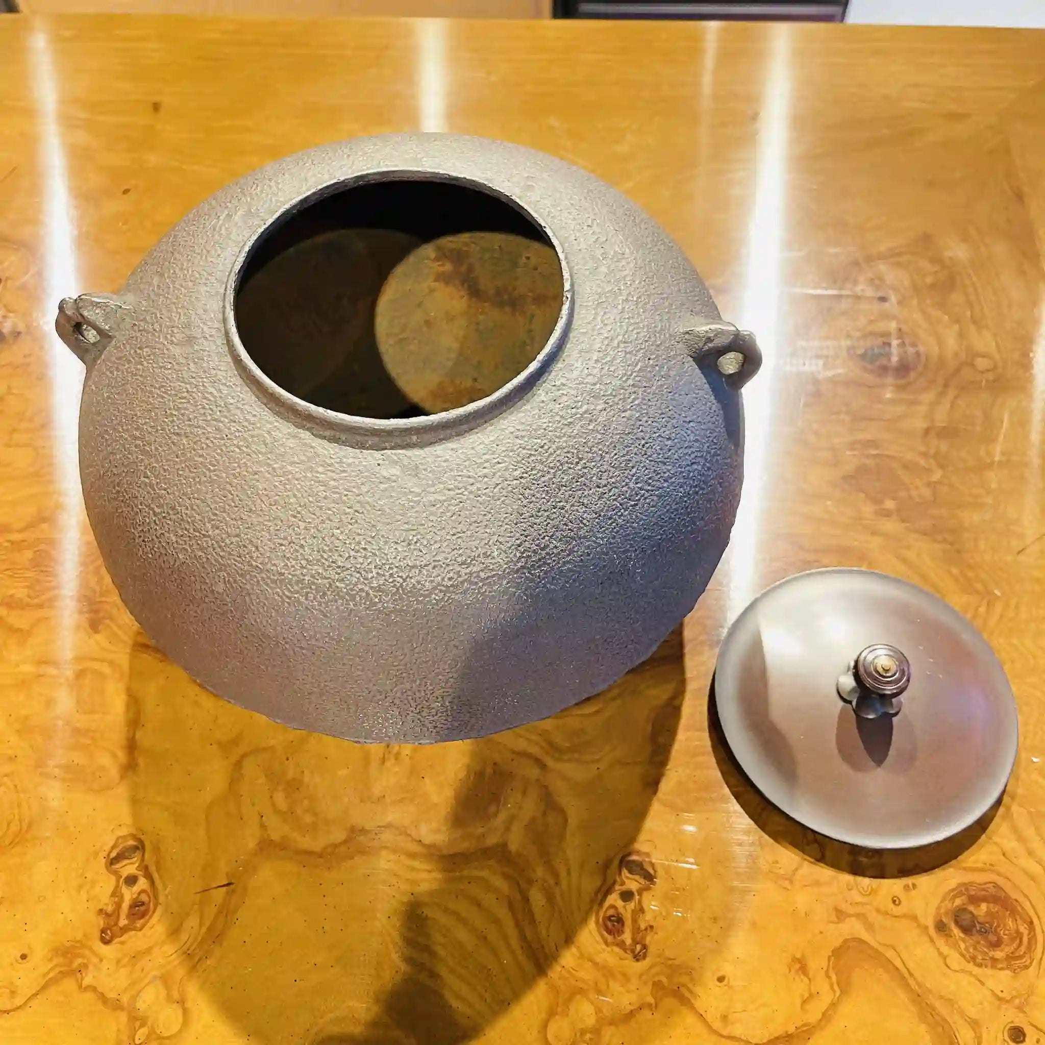 【骨董品】 茶道具 / 風炉釜 平丸 / 未使用,箱あり