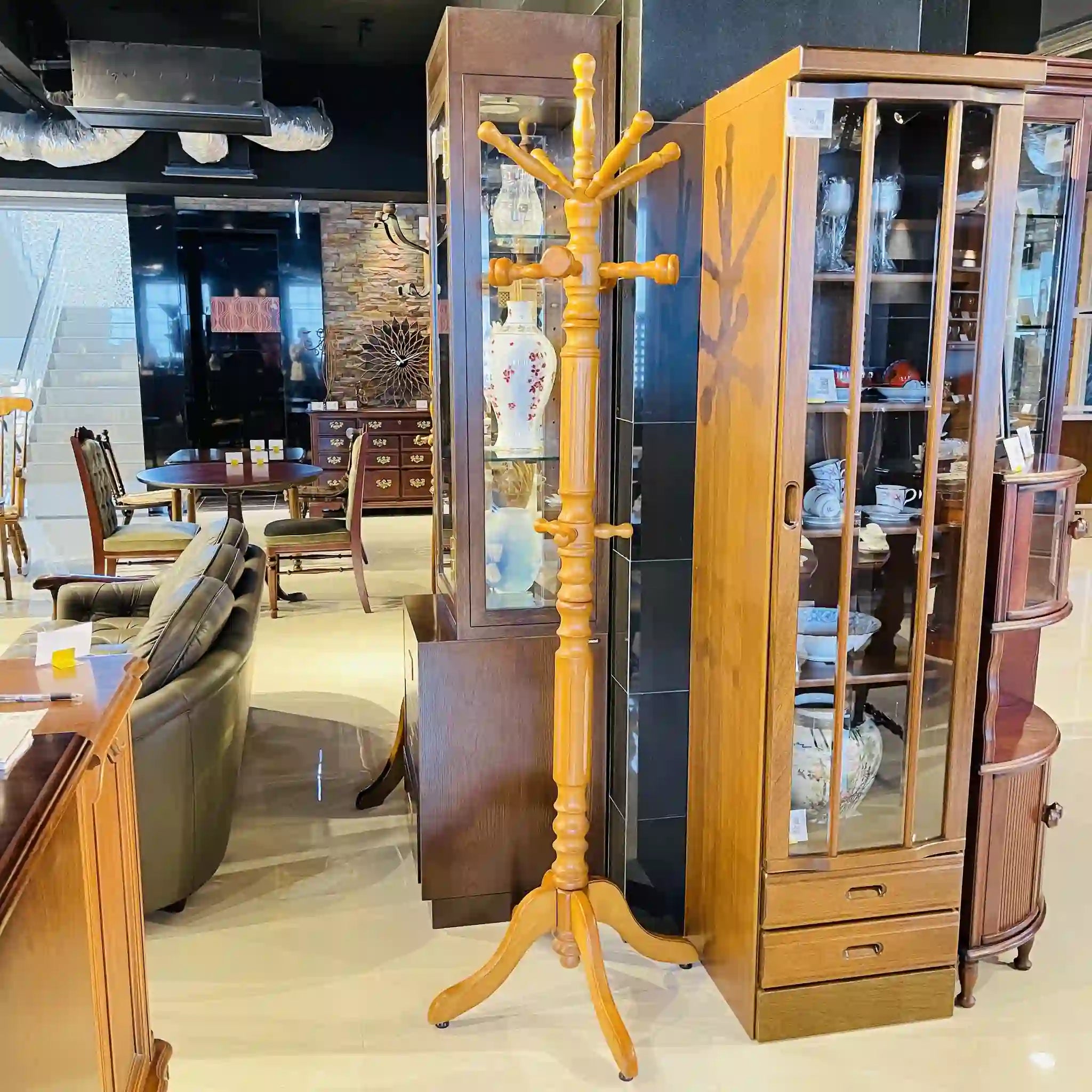 【リユース】 カントリー調ポールハンガー