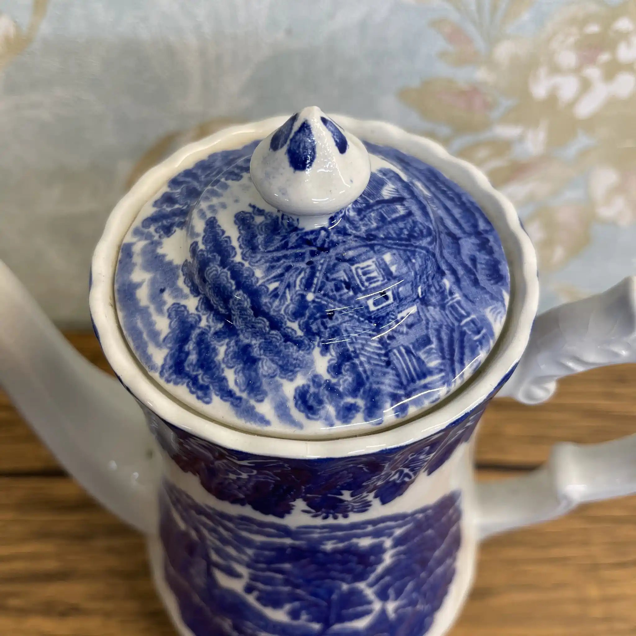 【ビンテージ】 コーヒーポット / Wood&Sons (ウッド&サンズ) / English Scenery / 1940-1960年代 (推定) / アイアンストーン / イギリス / ブルー&ホワイト, 銅版転写, 英国田園風景