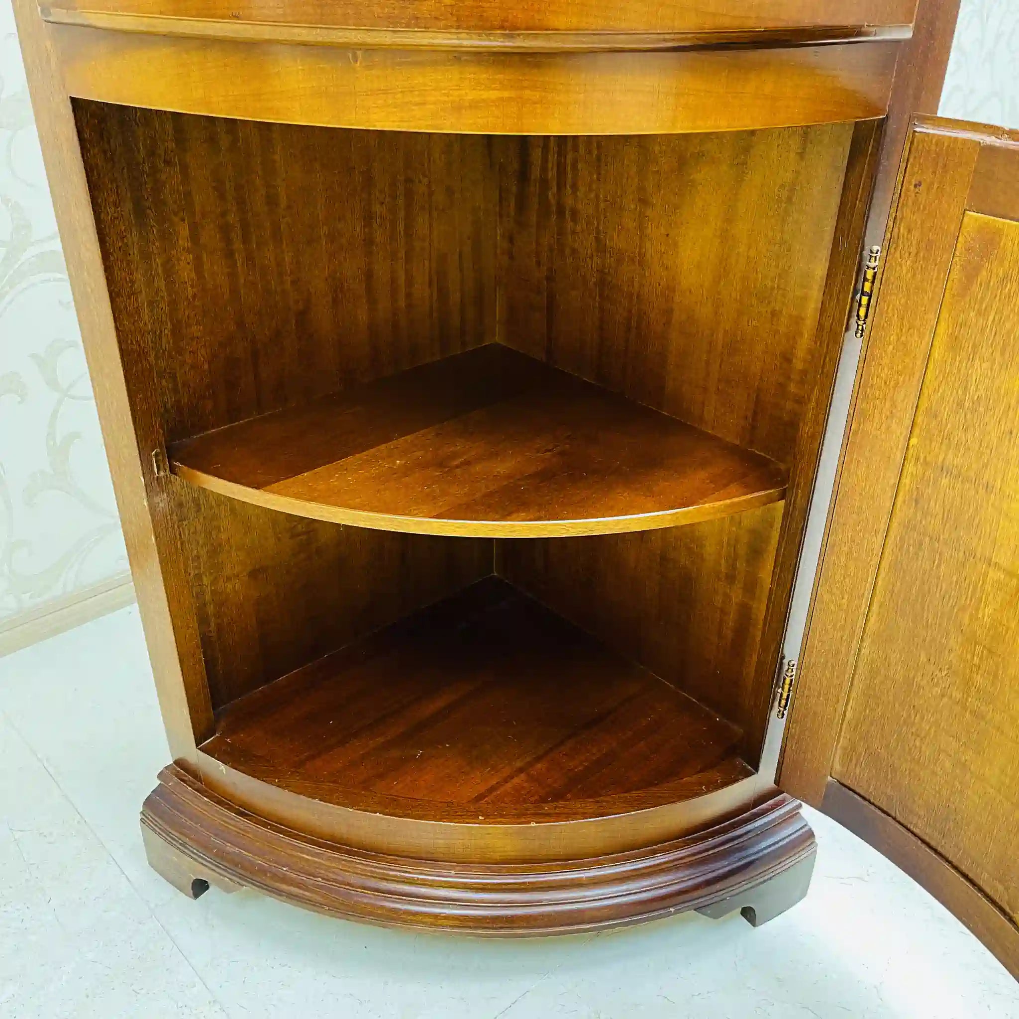 【アンティーク】 コーナーキャビネット