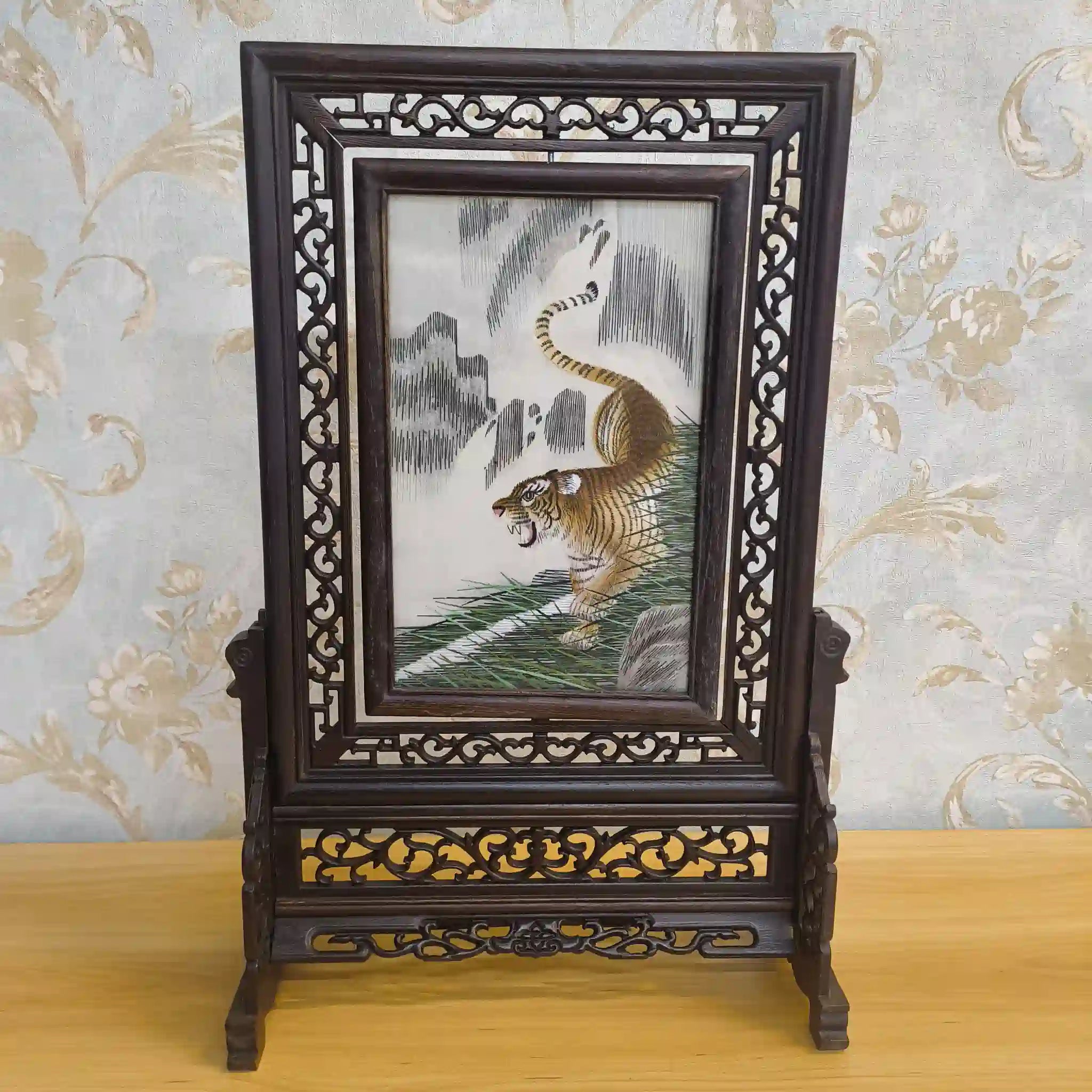 【アート/装飾品】 蘇州刺繍 (両面刺繍) / 推定20C後期 / 絹 / 中国 / 虎, 透かし彫り