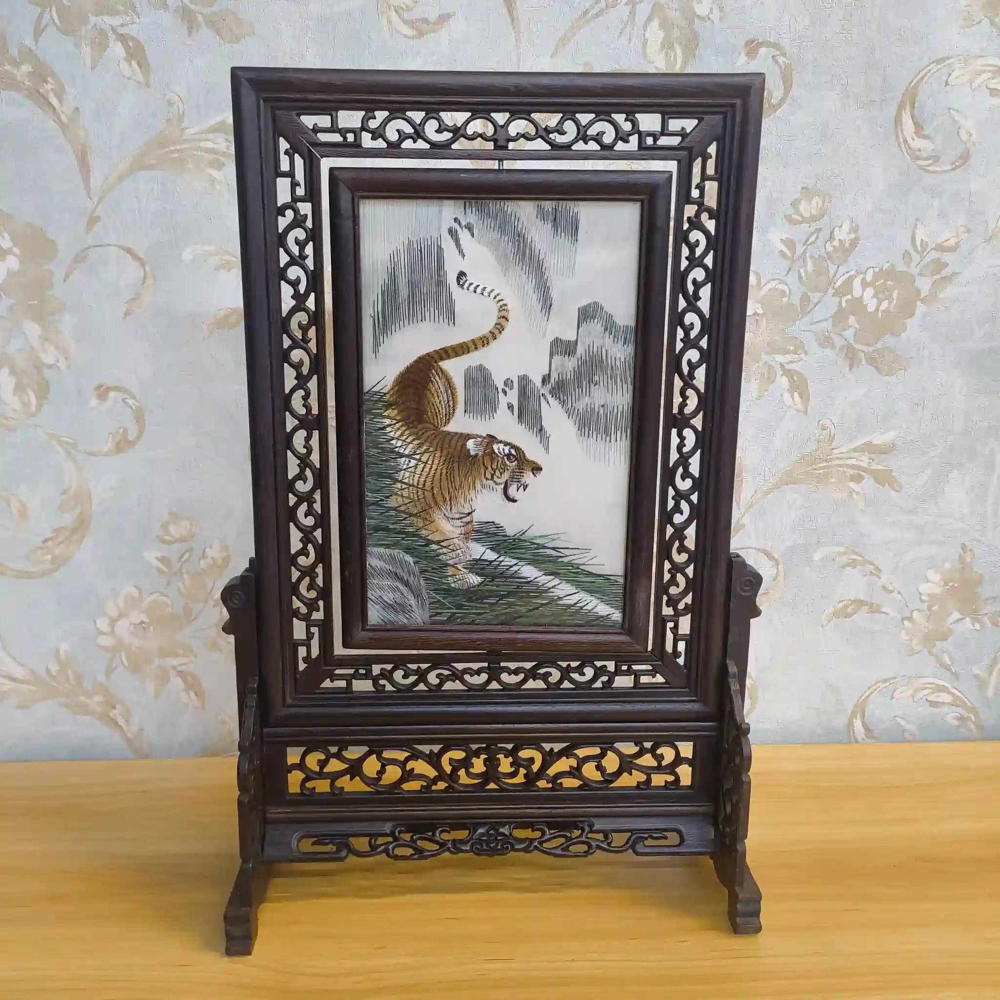 【アート/装飾品】 蘇州刺繍 (両面刺繍) / 推定20C後期 / 絹 / 中国 / 虎, 透かし彫り