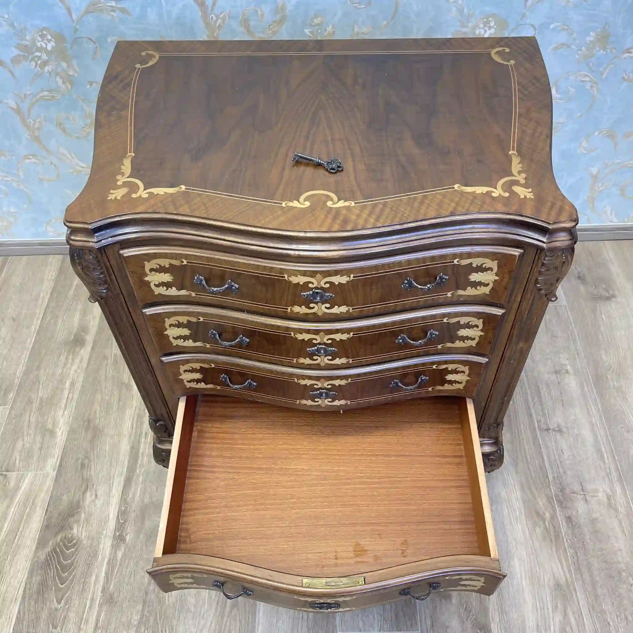 【アンティーク】 サーペンタイン型チェスト / フランス / 象嵌,猫脚