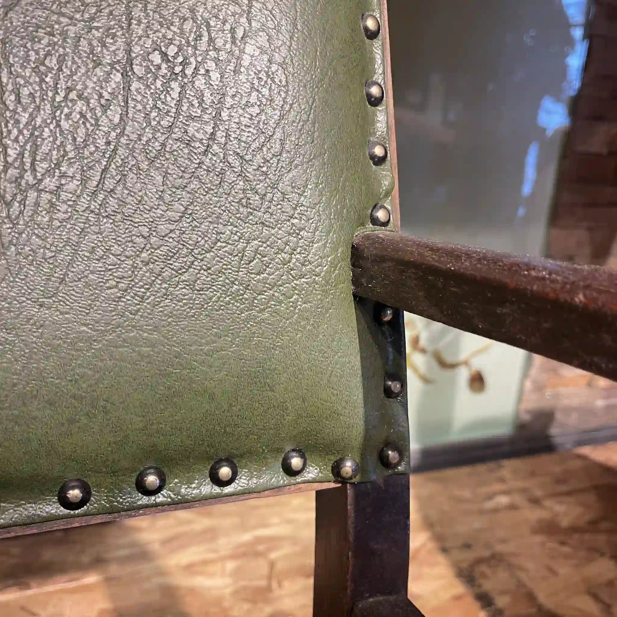 【アンティーク】 アンティーク ラウンジローチェア / イギリス