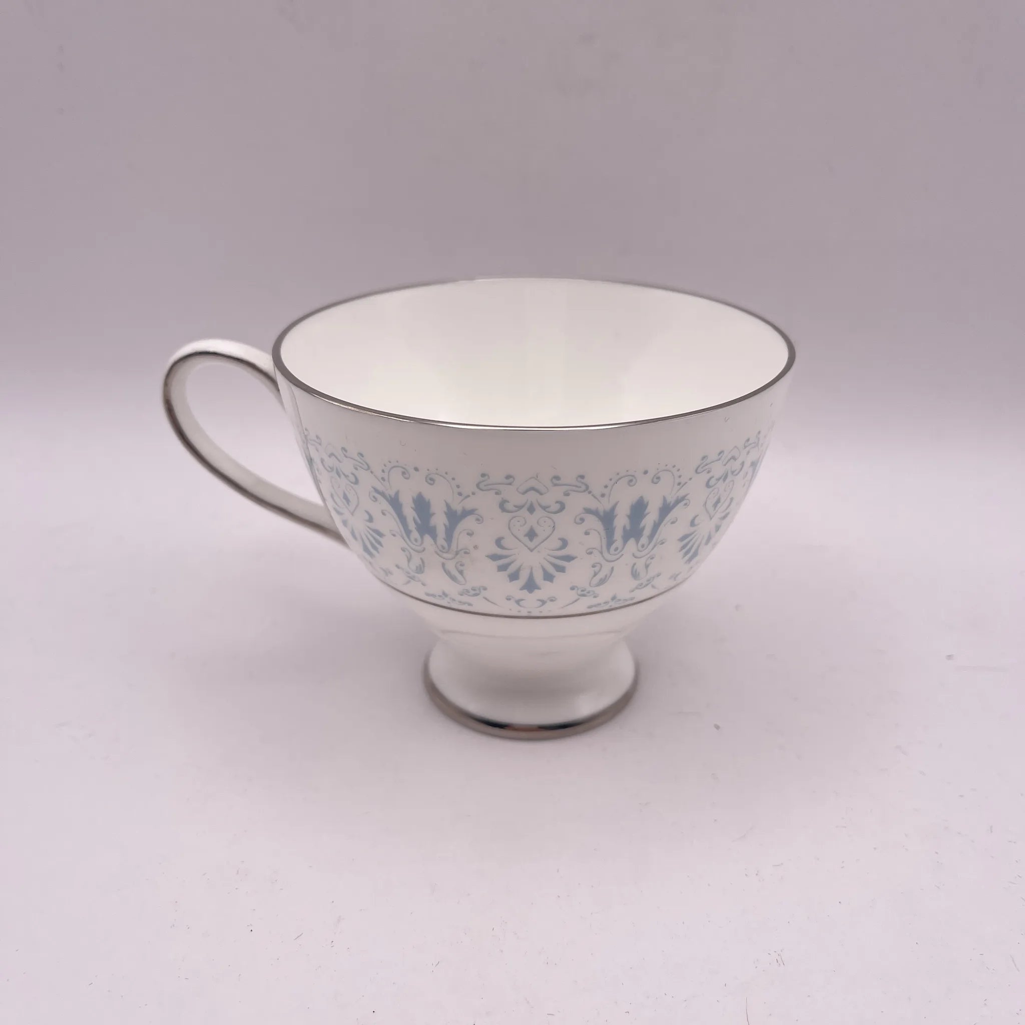 【アンティーク】 ティーカップ / Royal Chelsea(ロイヤル チェルシー) / Diadem / 1943年~1961年 / Bone China / イギリス