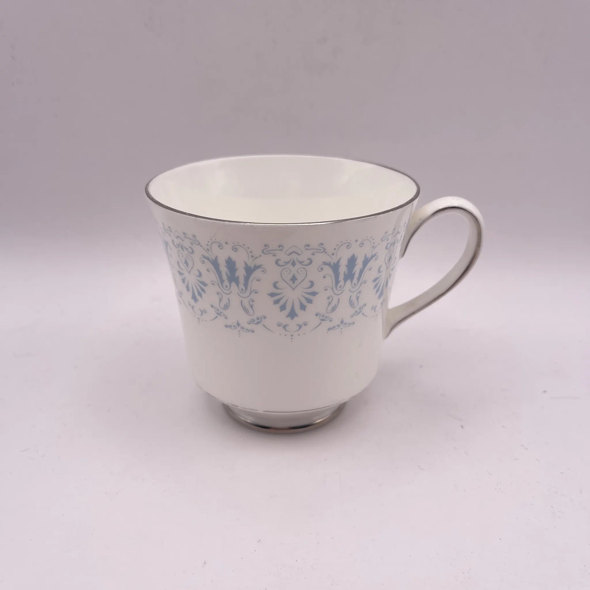 【アンティーク】 ティーカップ / Royal Chelsea(ロイヤル チェルシー) / Diadem / 1943年~1961年 / Bone China / イギリス