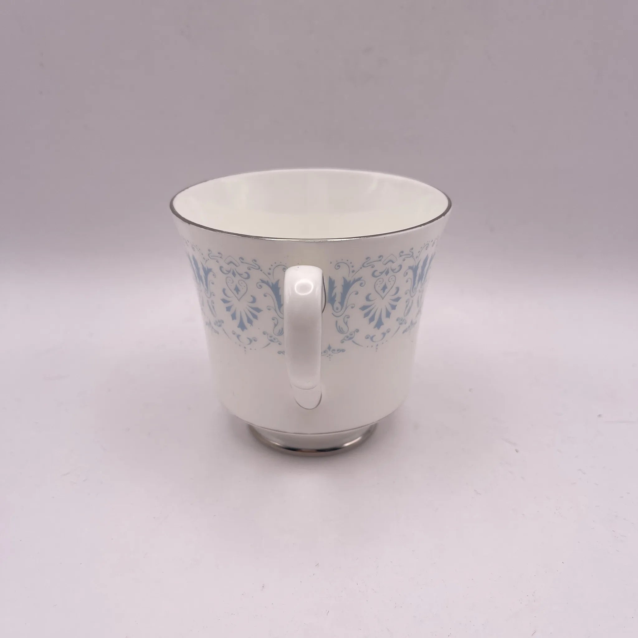 【アンティーク】 ティーカップ / Royal Chelsea(ロイヤル チェルシー) / Diadem / 1943年~1961年 / Bone China / イギリス