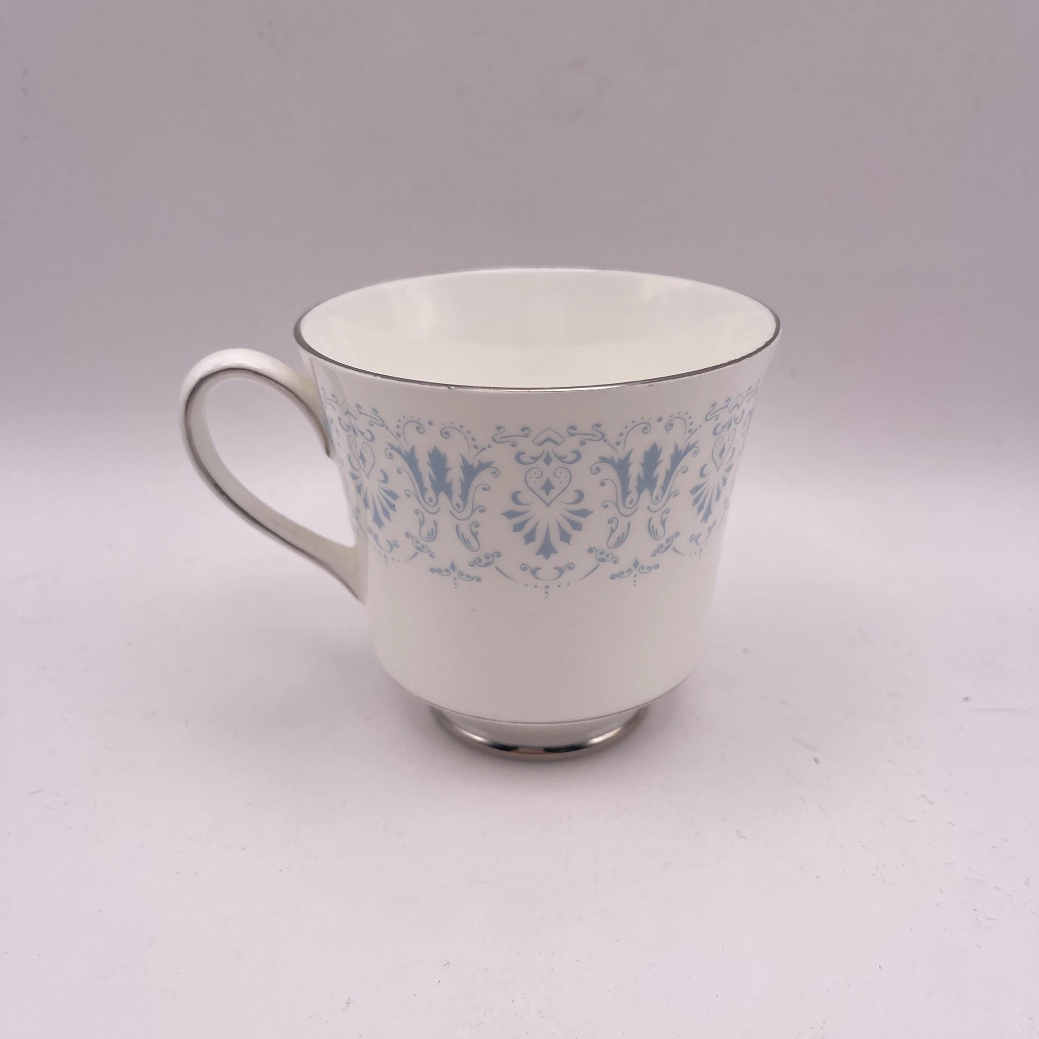 【アンティーク】 ティーカップ / Royal Chelsea(ロイヤル チェルシー) / Diadem / 1943年~1961年 / Bone China / イギリス