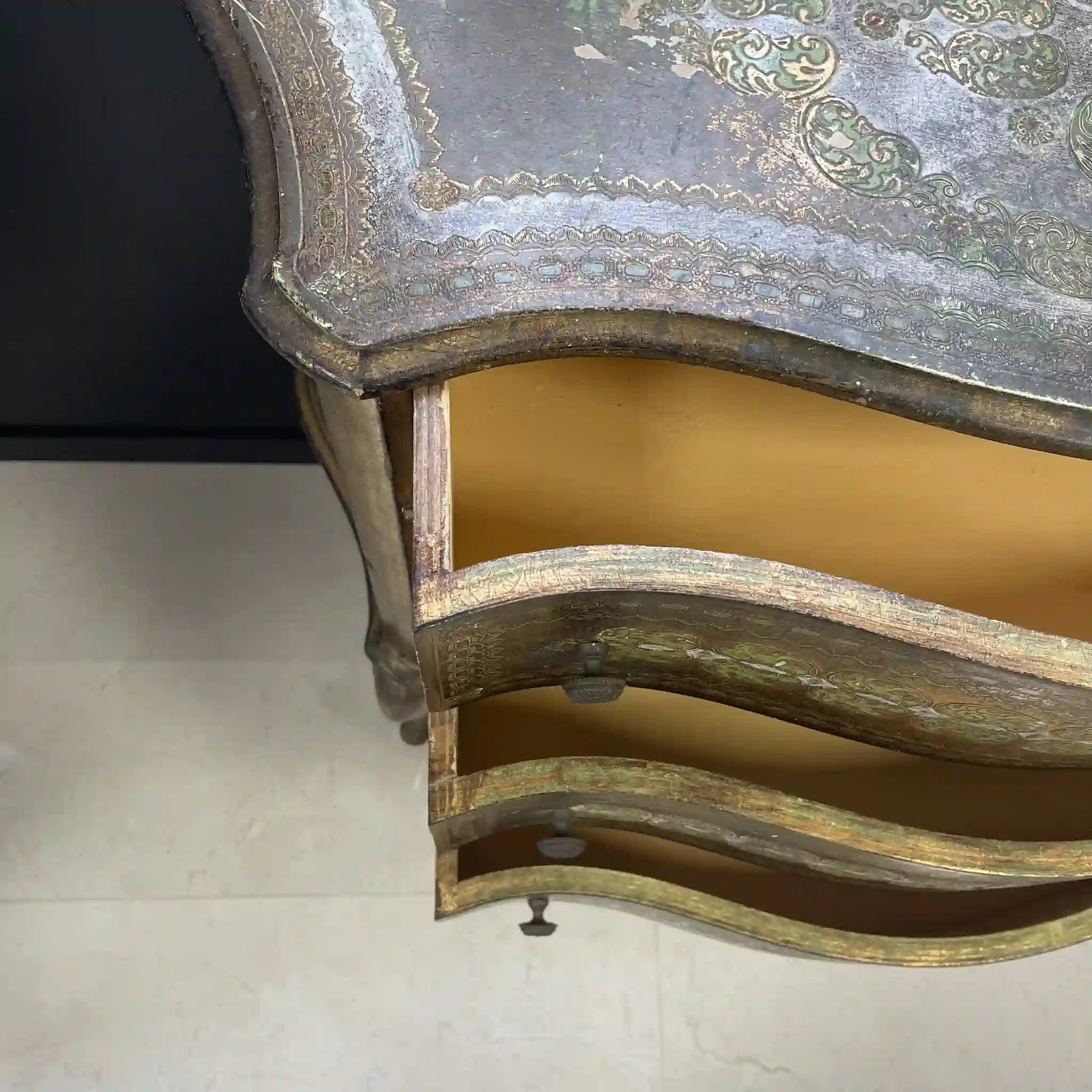 【アンティーク】 チェスト / ロココ調 / イタリア